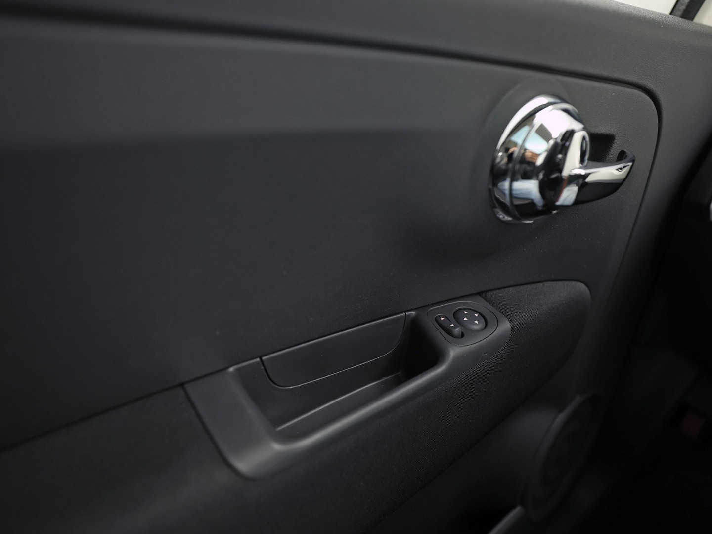 Fiat 500 0.9 TwinAir Turbo Lounge (PANORAMADAK, VIRTUAL COCKPIT, NAVIGATIE, CLIMATE, PARKEERSENSOREN, SPORTSTOELEN, CRUISE, LM VELGEN, NIEUWE APK, NIEUWSTAAT)