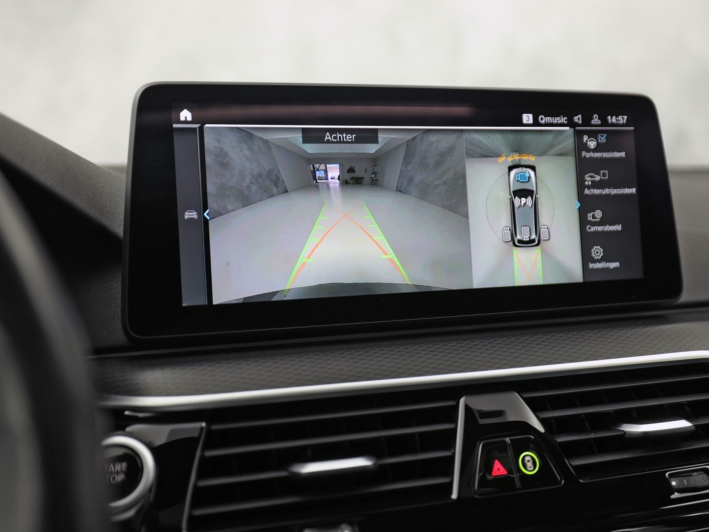 BMW 5 Serie 530e M Sport High Executive 293Pk (PANORAMADAK, M PAKKET, LASER LED, HEAD-UP DISPLAY, 360 CAMERA, MEMORY SEATS, HARMAN/KARDON, TREKHAAK ELEKTRISCH, STOELVERWARMING ACHTER, DISPLAY KEY, NIEUWSTAAT)