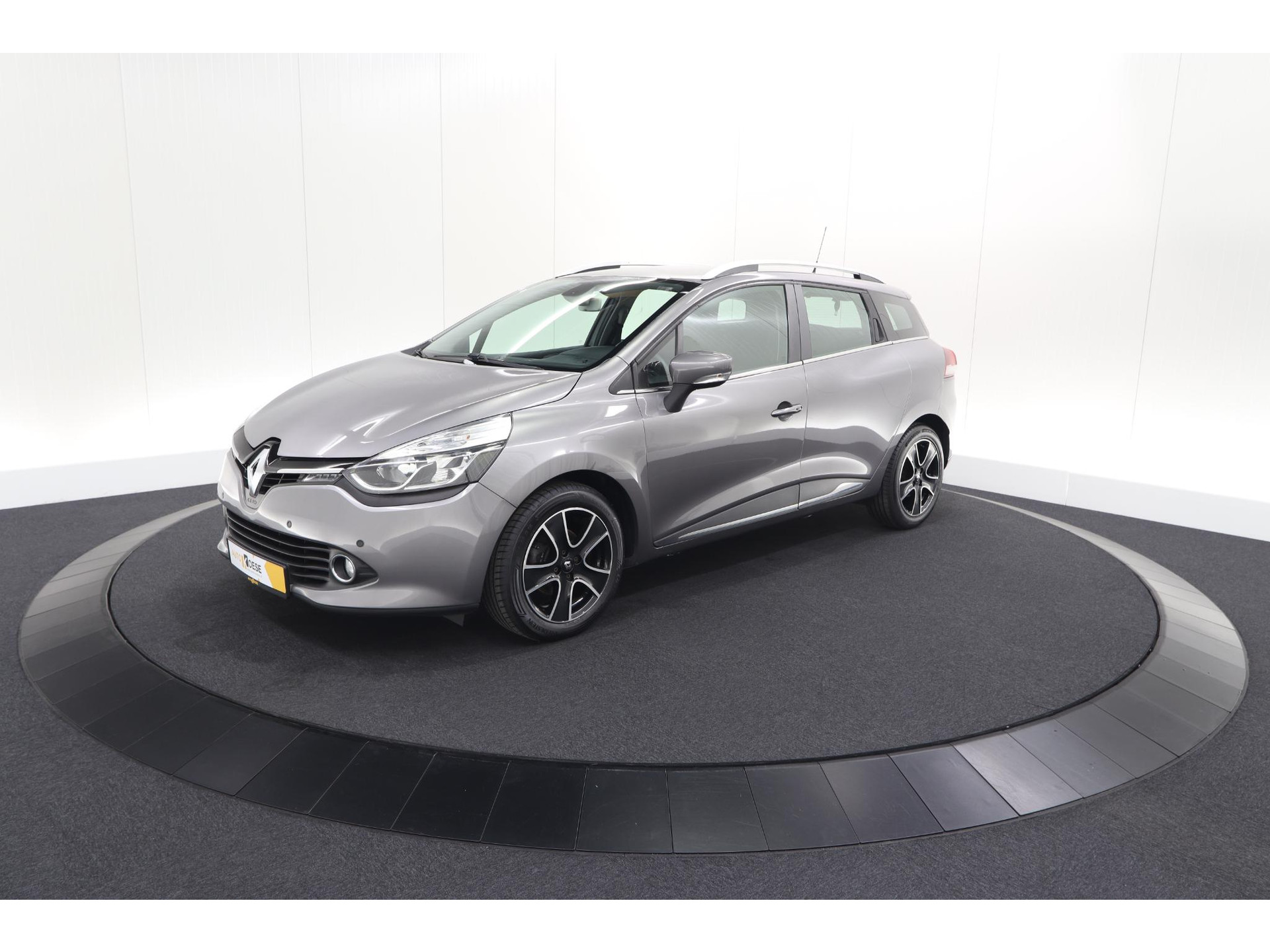 Renault Clio Estate 1.5 dCi ECO Dynamique | Parkeersensoren voor + achter | Armsteun | Navigatie
