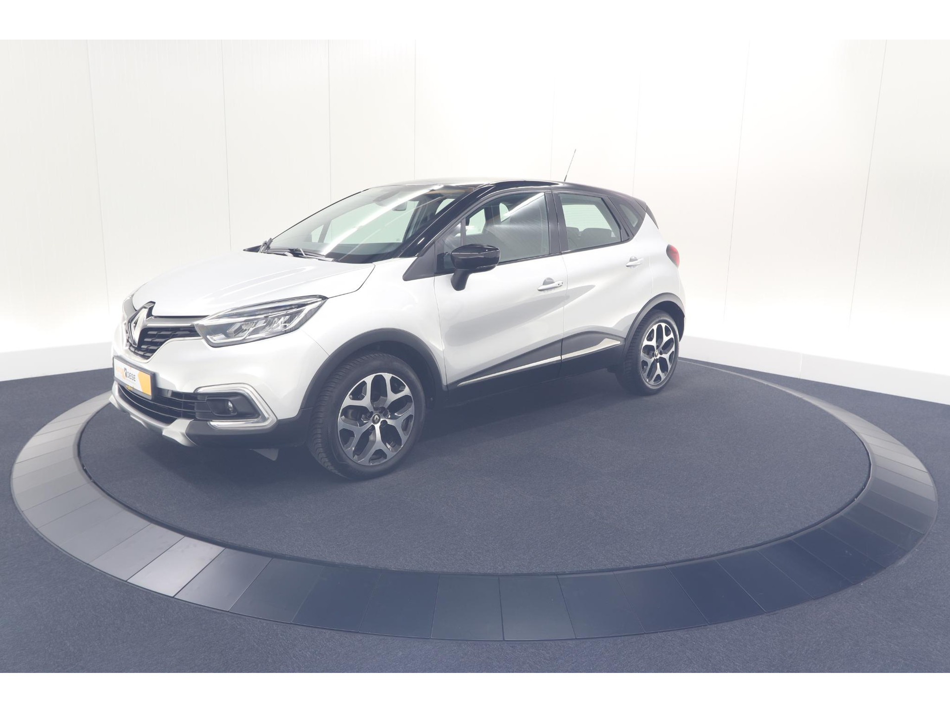 Renault Captur TCe 90 Intens | Trekhaak | AllSeason banden | Navigatie | Parkeersensoren