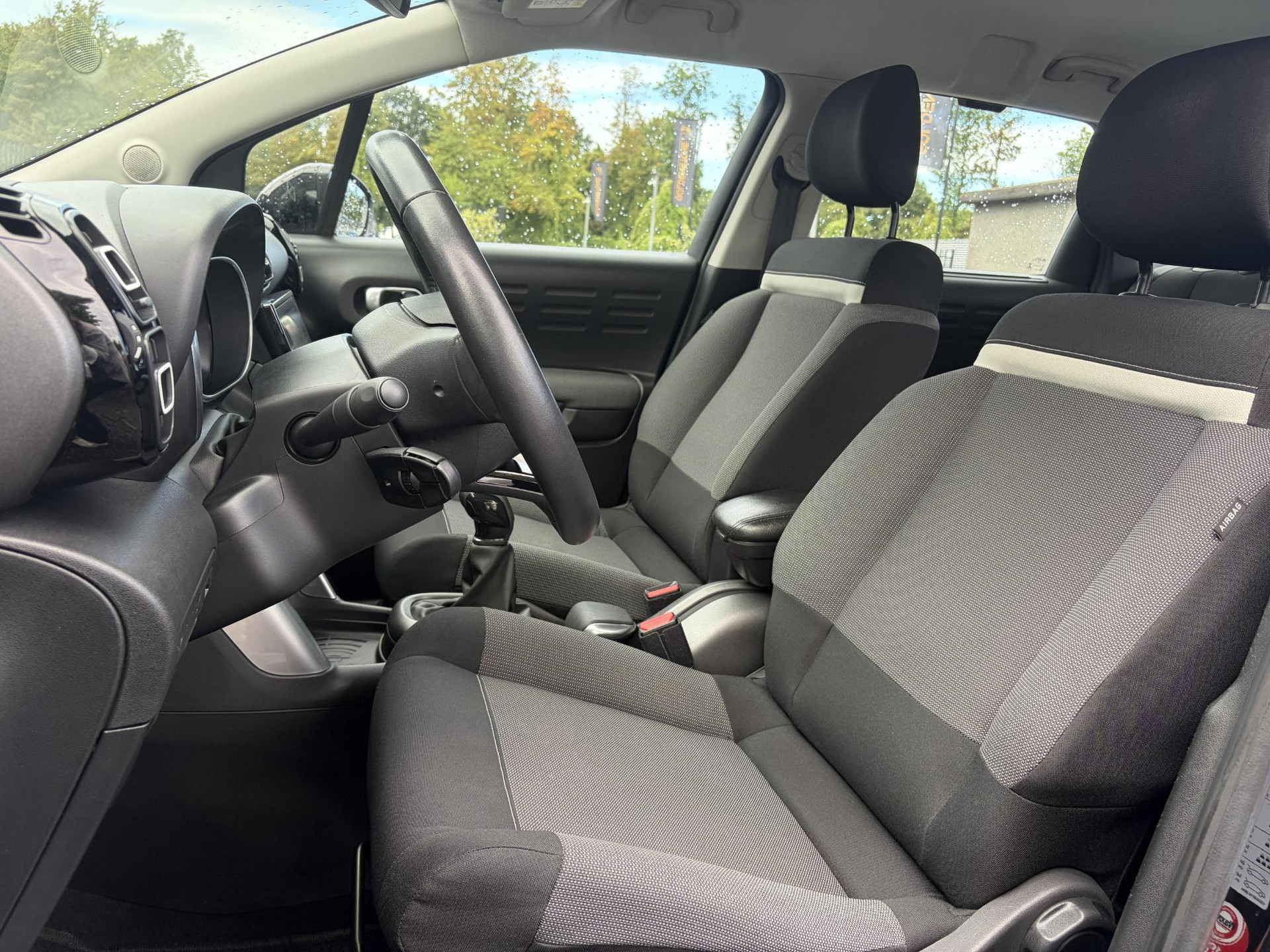 Citroen C3 Aircross 1.2 PureTech Feel ✓Draadloze telefoonlader✓Carplay✓Navi✓Clima✓Cruise ✓Pdc✓Lm velgen✓2e Eigenaar✓Net beurt gehad✓Lm velgen✓N.A.P✓Apk tot 10-2027