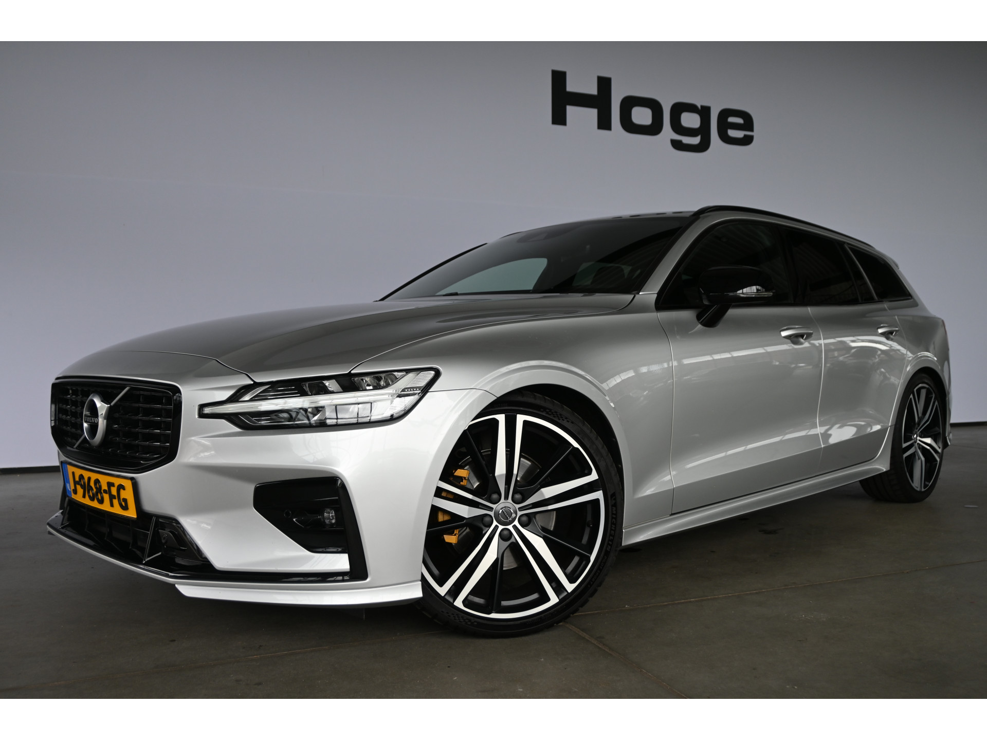 Volvo V60 2.0 B4 R-Design Navigatie Carplay Stoel/Stoelverwarming Virtual Goed Onderhouden! Inruil Mogelijk!