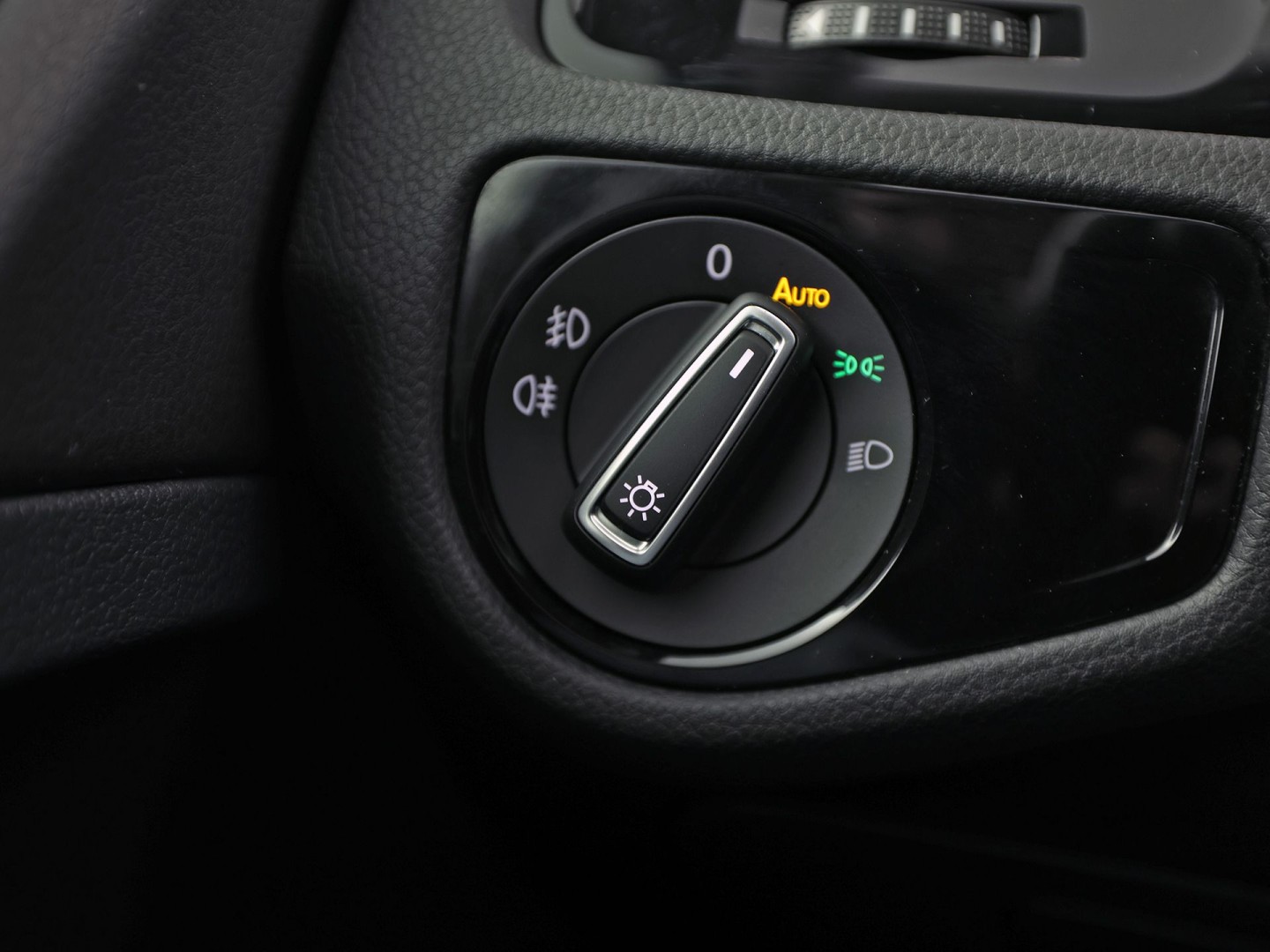 Volkswagen Golf Variant 1.5 TSI Highline 150Pk Automaat (VIRTUAL COCKPIT, APPLE CARPLAY, ALCANTARA, CAMERA, TREKHAAK, SPORTSTOELEN, GETINT GLAS, ADAPTIVE CRUISE, TREKHAAK, NIEUWSTAAT)