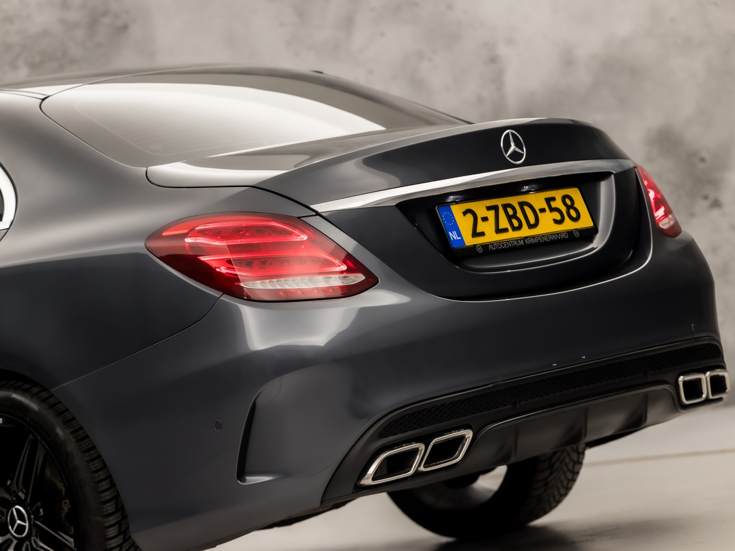 Mercedes-Benz C-Klasse 180 AMG Sport 156Pk Automaat (NAVIGATIE, LEDER, GETINT GLAS, ELEK SPORTSTOELEN, CRUISE, LED KOPLAMPEN, NIEUWSTAAT)