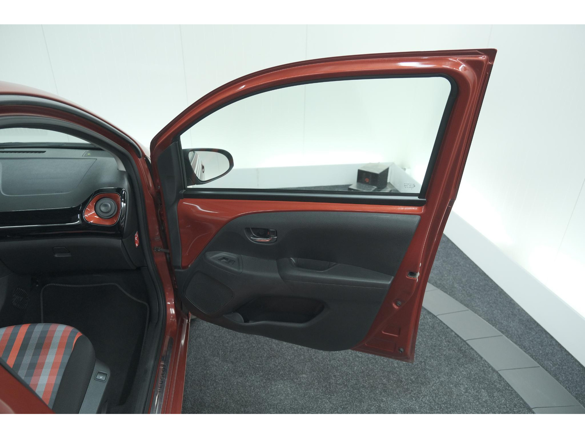 Peugeot 108 1.0 e-VTi Allure TOP! | Elektrisch Vouwdak | Trekhaak | Camera | Apple Carplay