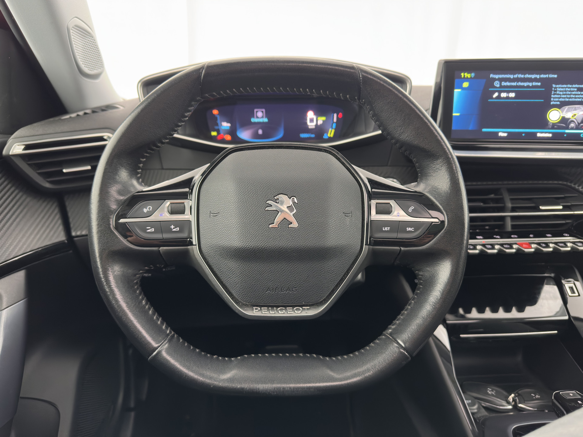 Peugeot e-2008 EV Allure 50 kWh [ 3-Fase ] {SOH-84%} (INCL-BTW) *PANO | LEATHER-FABRIC | FULL-LED | SPORT-SEATS | DIGI-COCKPIT | CAMERA | KEYLESS | PRIVACY-GLASS | DAB+ | NAVI-FULLMAP | ECC | CARPLAY | LANE-ASSIST | PDC | CRUISE | 17''ALU*