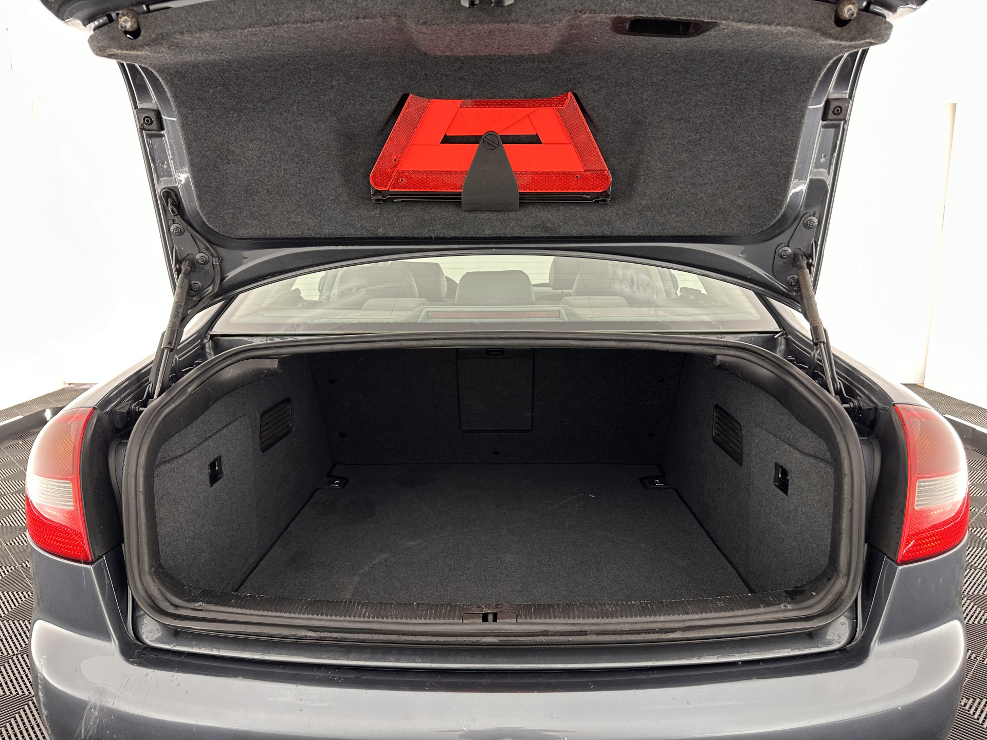 Audi A6 Limousine 2.4 MT  [ GEARBOX-PROBLEM ] Aut. *LUXURY-LEATHER | ECC | PDC | CRUISE | RADIO-CD | COMFORT-SEATS | 17"ALU*