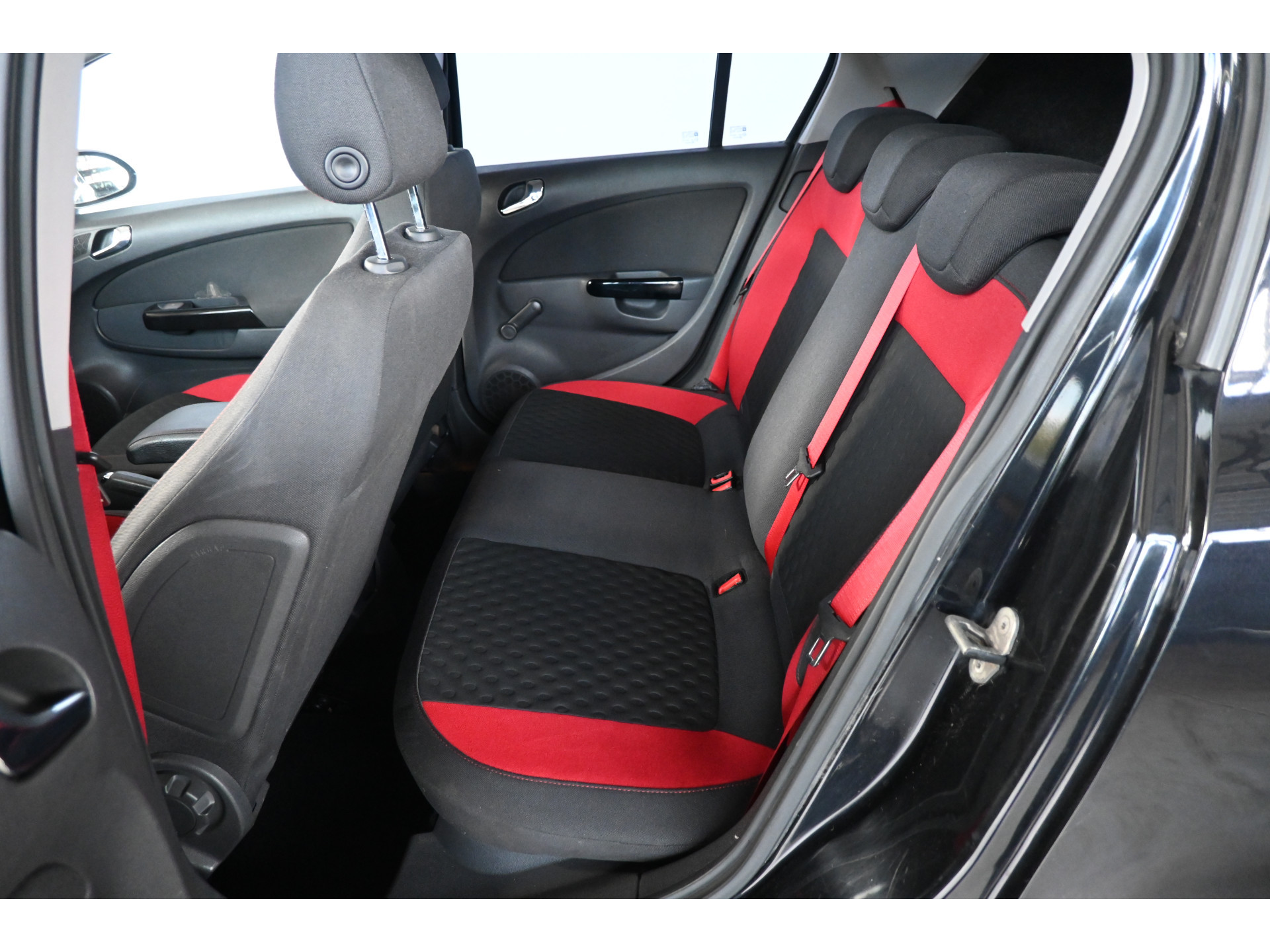 Opel Corsa 1.6-16V GSI 150 PK! Cruise control Lichtmetaal Navigatie Xenon Elektrisch Pakket Inruil Mogelijk!