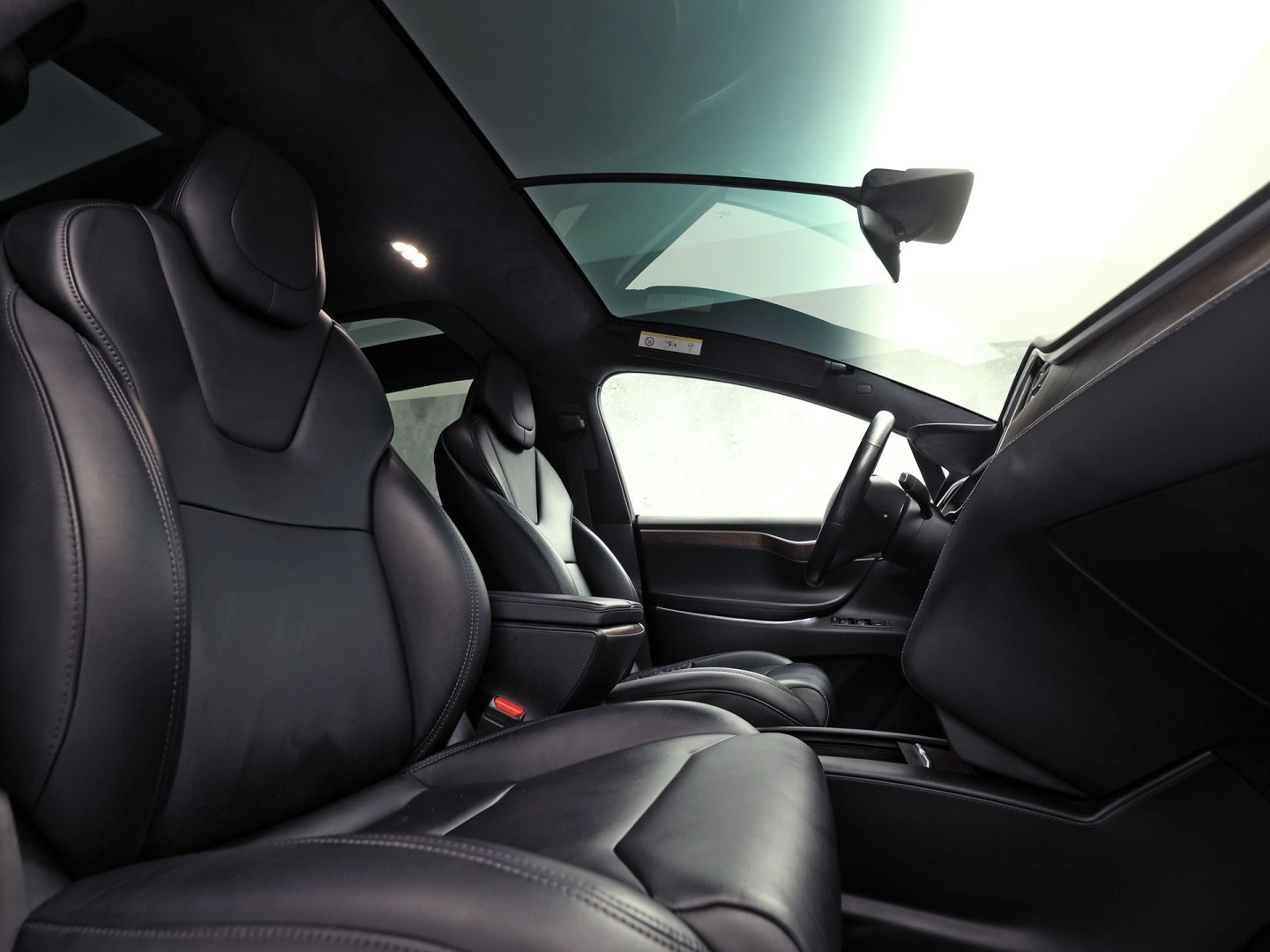Tesla Model X 100D 7 Persoons 417Pk (AUTOPILOT, LUCHTVERING, STUUR/STOELVERWARMING, CAMERA, ADAPTIVE CRUISE, KEYLESS ENTRY, NIEUWSTAAT)