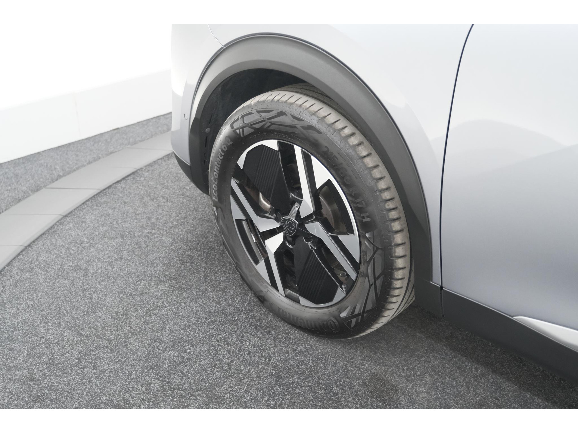 Peugeot 2008 Hybrid 136 e-DCS6 Allure | 360 Camera | Adaptieve Cruise Control | Dodehoekdetectie | Navigatie