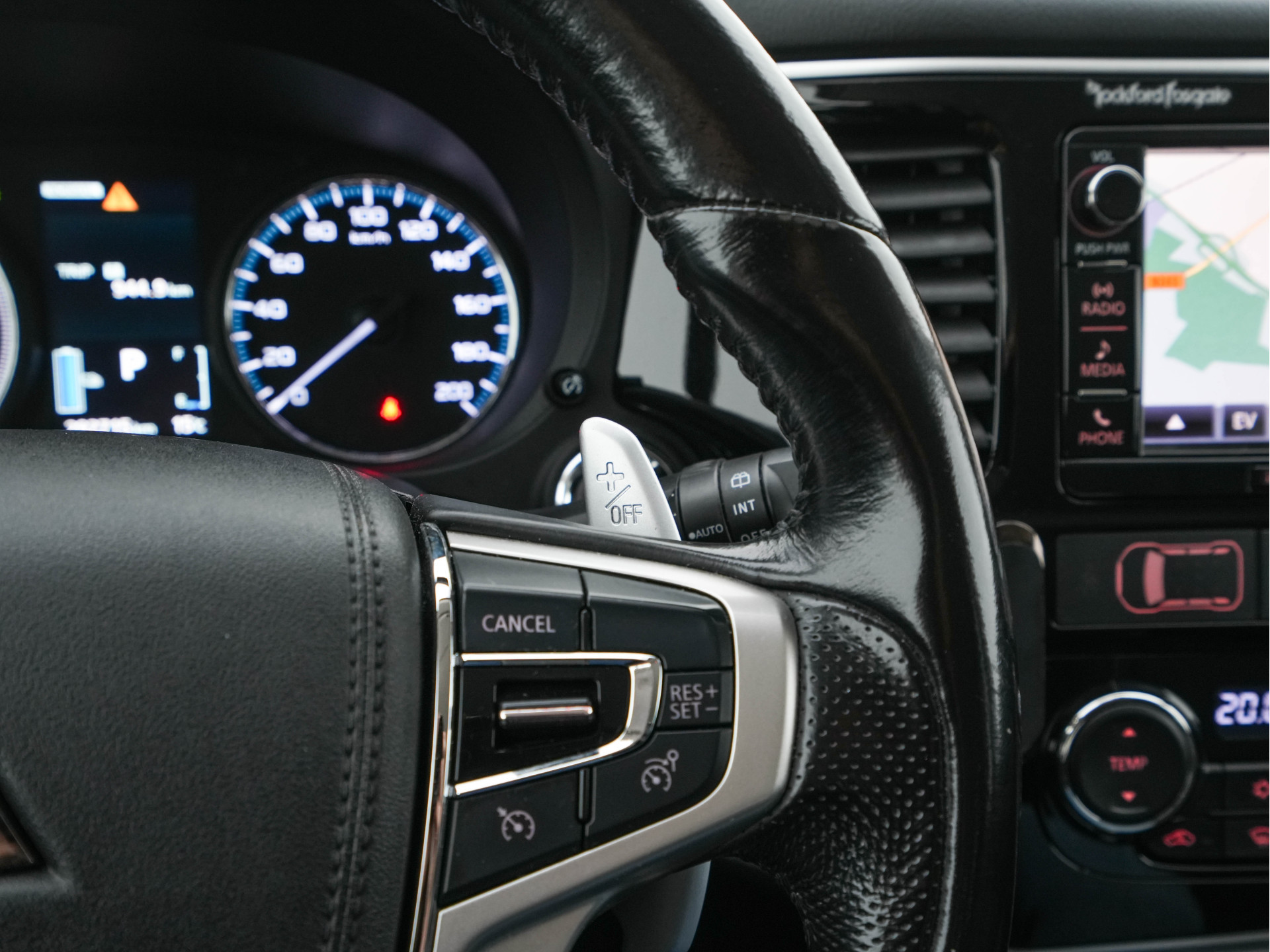 Mitsubishi Outlander 2.0 PHEV Executive Edition AWD Aut.  *LEATHER-MICROFIBRE | ROCKFORD-AUDIO | LED-LIGHTS | NAVI-FULLMAP | KEYLESS | CAMERA | HEATED-COMFORTSEATS | ECC | SHIFT-PADDLES | PDC | CRUISE | PRIVACY-GLASS | DAB | TOWBAR | 18''ALU *