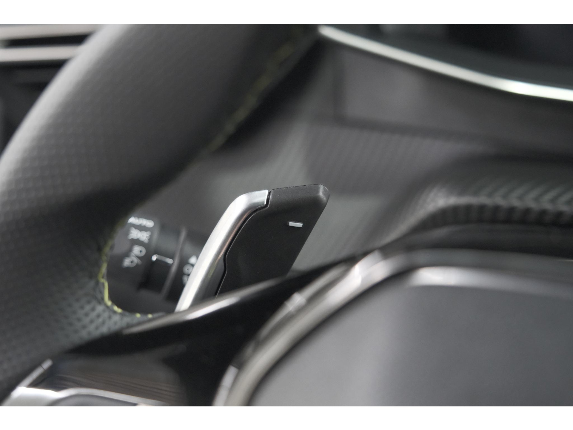 Peugeot 2008 PureTech 130 EAT8 GT | 360 Camera | Adaptieve Cruise Control | Stoelmaasage | Apple Carplay