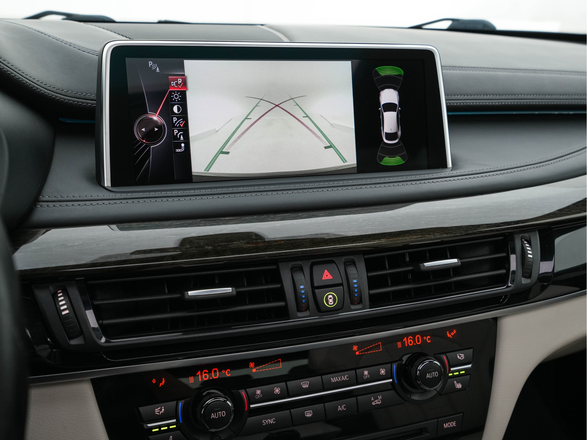 BMW X6 xDrive50i High-Executive M-Sportpack Aut. *PANO | HEAD-UP | TWO-COLOUR-LUXURYLEATHER | FULL-LED | MEMORY-PACK | HARMAN/KARDON-SOUNDSYSTEM |  | BLIND-SPOT | KEYLESS | CAMERA | COMFORT-SEATS | SOFT-CLOSE | 20''ALU*