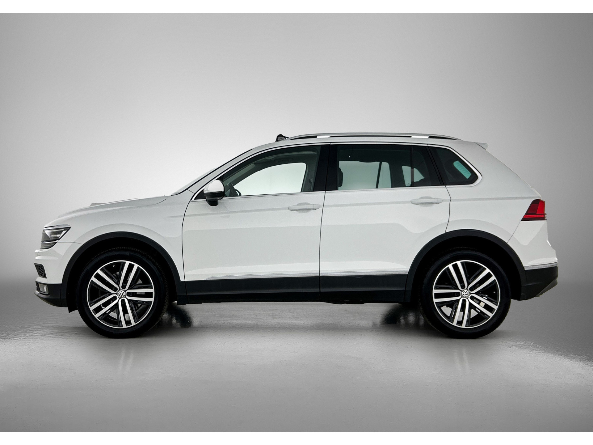 Volkswagen Tiguan 2.0 TSI 4Motion Highline Business R | PANORAMA | HEAD UP | ADAPTIVE | ELEKTR. A-KLEP | STOELVERW. | NAVI |