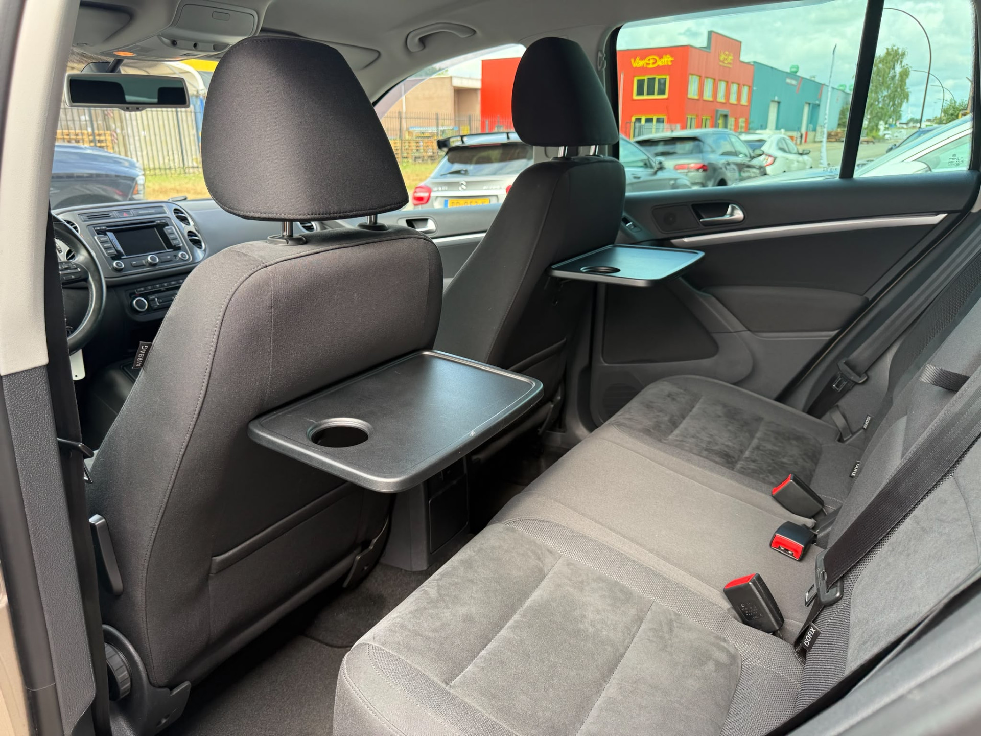 Volkswagen Tiguan 1.4 TSI Sport&Style | 1E EIGENAAR | 3/6/12MND GARANTIE | NAVI | PDC | 160 PK | LAGE KM |