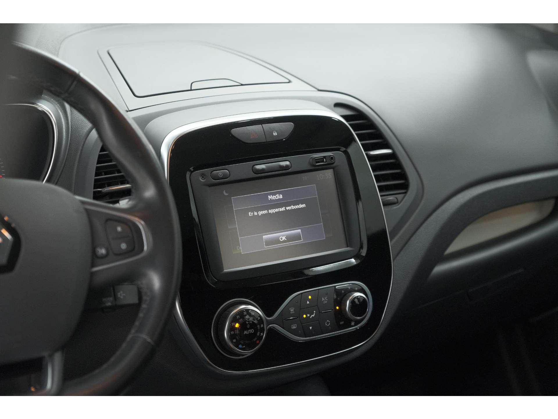 Renault Captur TCe 90 Intens | Trekhaak | AllSeason banden | Navigatie | Parkeersensoren