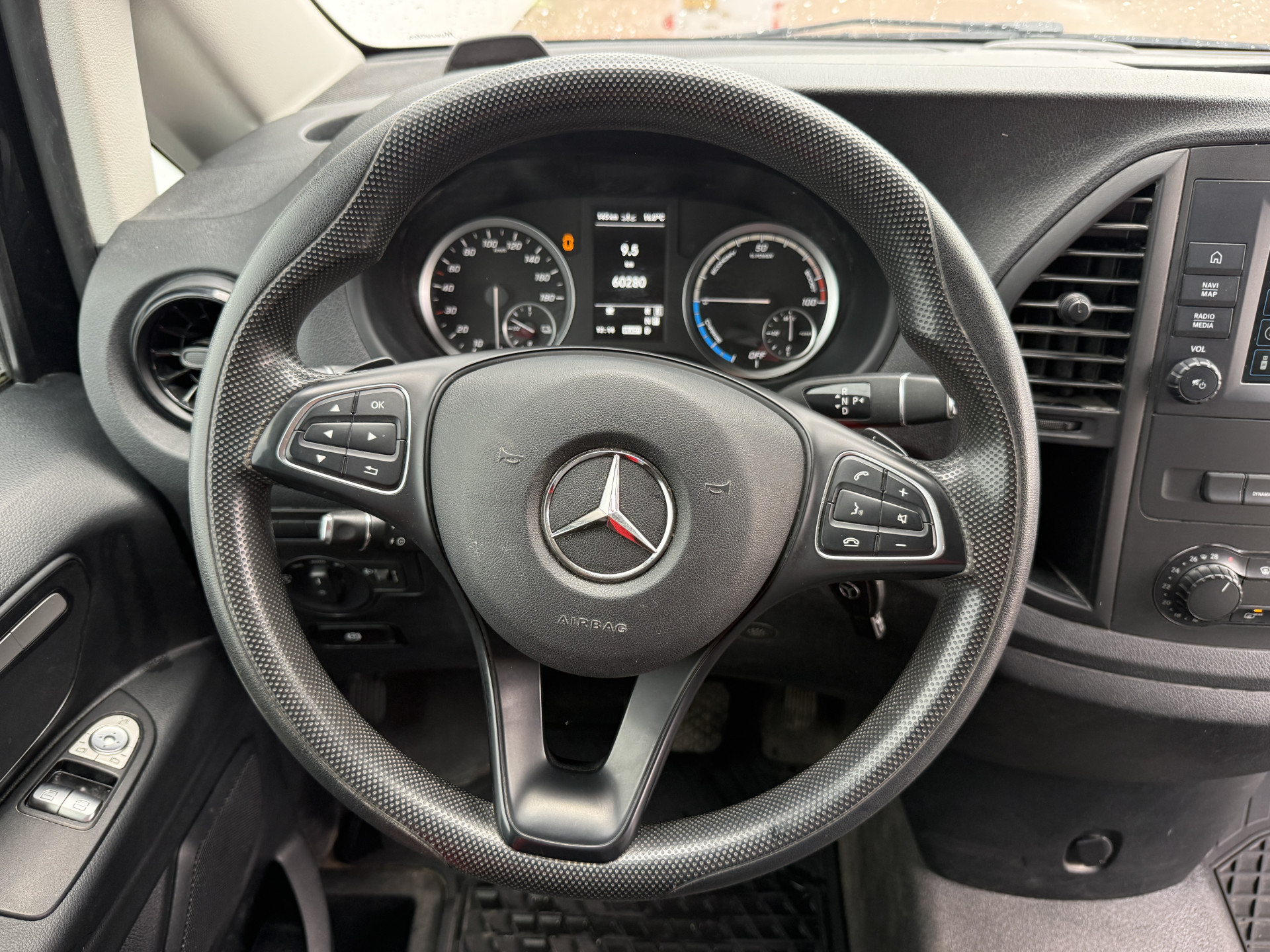 Mercedes-Benz eVito eVito 66kWh 120PK L2 280km WLTP 80kw Snelladen Elektrisch Climate Control Cruise Control Camera Stoelverwarming Parkeersensoren