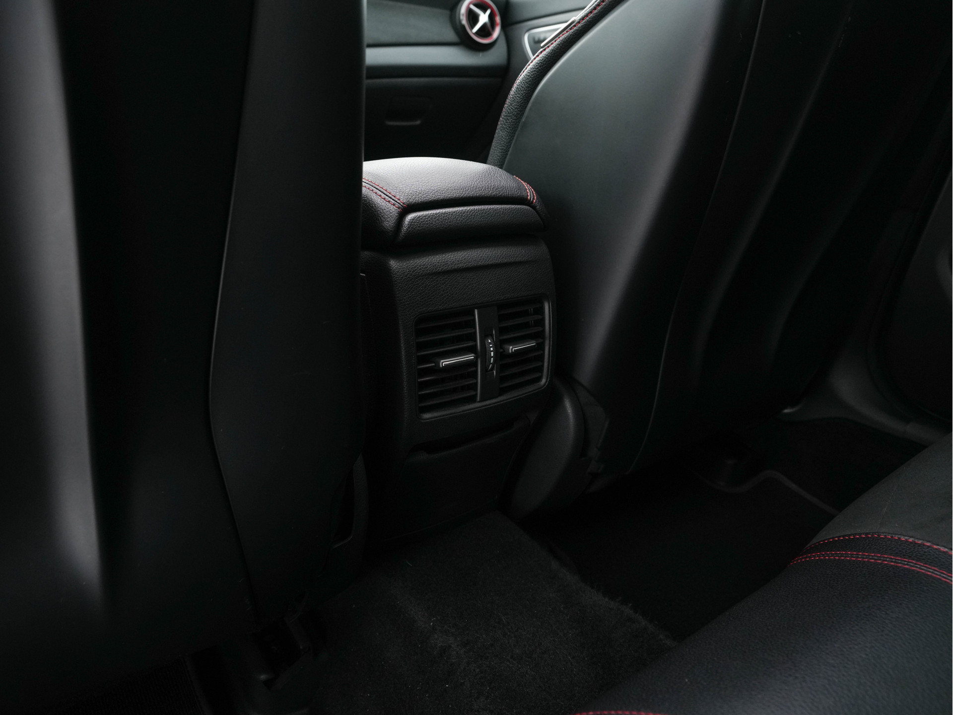 Mercedes-Benz CLA-klasse AMG 45 4MATIC Ambition Aut. *PANO | AMG-AERO-PACK | RECARO-SPORTSEATS | MICROFIBRE | FULL-LED | MEMORY-PACK | HARMAN/KARDON-SURROUD | KEYLESS | HEATED-SEATS | NAVI-FULLMAP | SHIFT-PADDLES | 19''ALU*