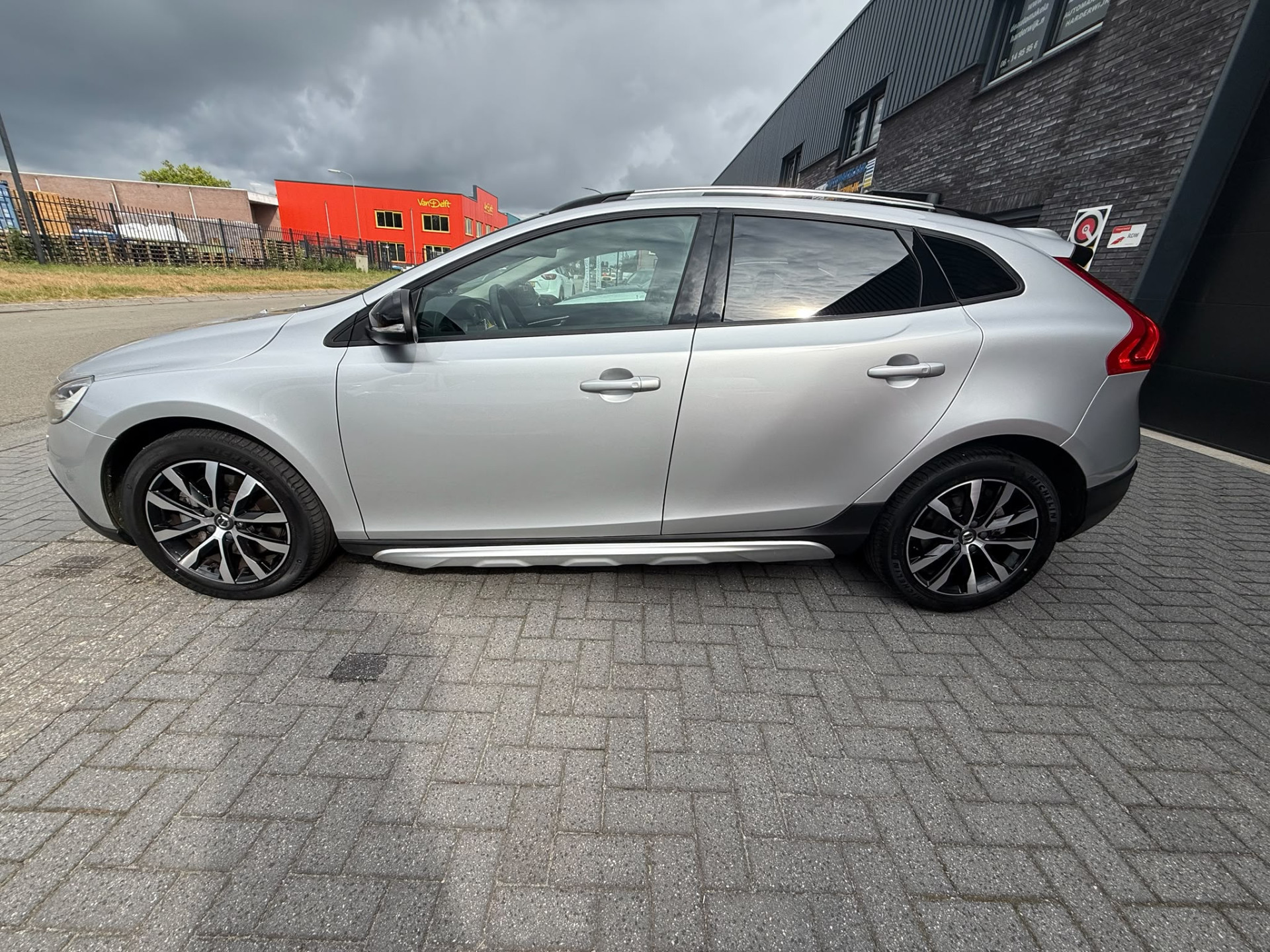 Volvo V40 Cross Country 1.5 T3 Summum | 2E EIGENAAR | 3/6 of 12 MND GARANTIE | PANO DAK | CAMERA | NAVI | MEMORY |