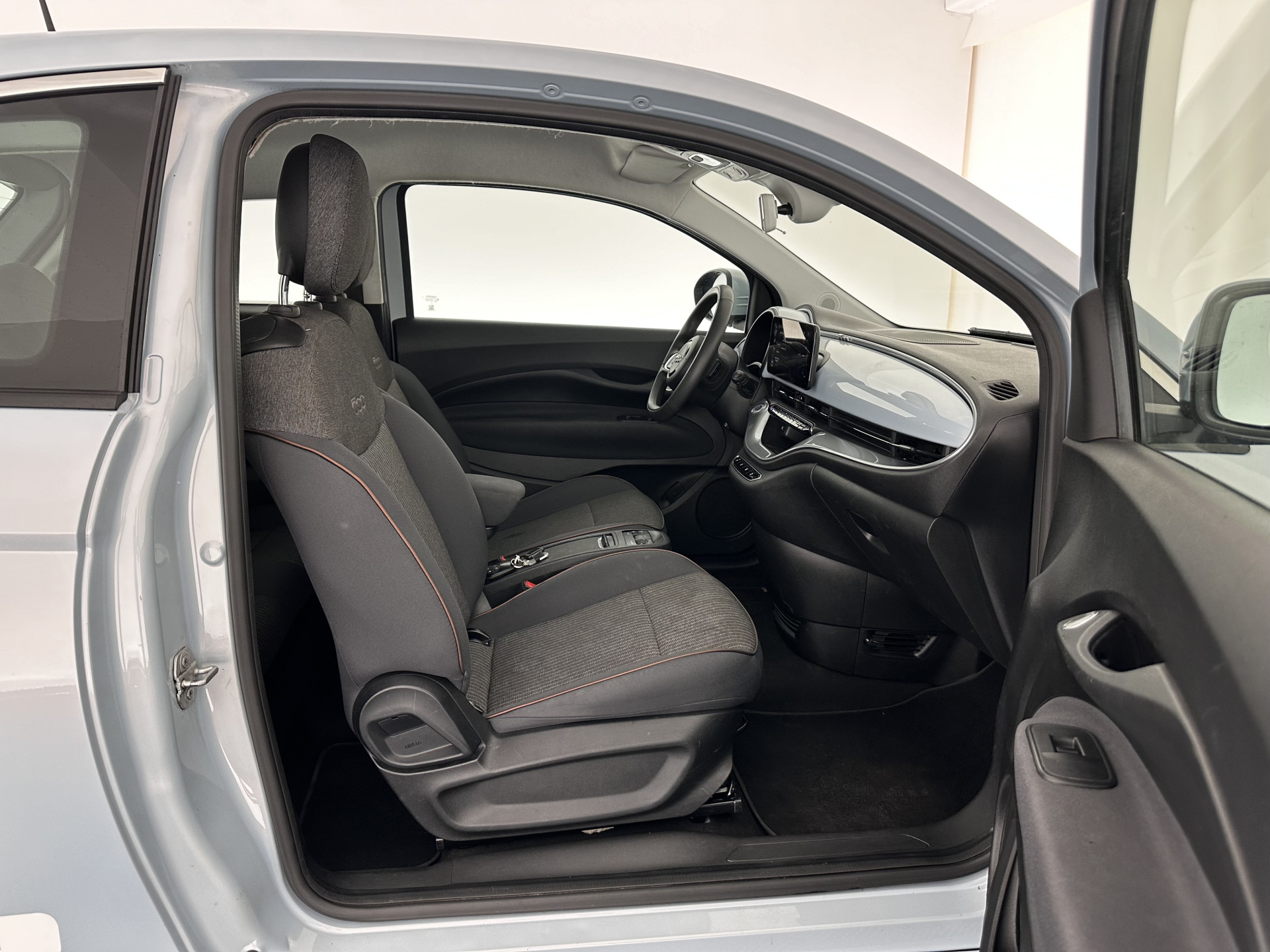 Fiat 500 Icon 24 kWh [ 3-Fase ] (⚠️) (INCL-BTW) Aut. *FULL-LED | DIGI-COCKPIT | CCS-FASTLOADER | KEYLESS | CAMERA | NAVI-FULLMAP | DAB+ | ECC | PDC | CRUISE | LANE-ASSIST | CARPLAY |  COMFORT-SEATS | 16'ALU*