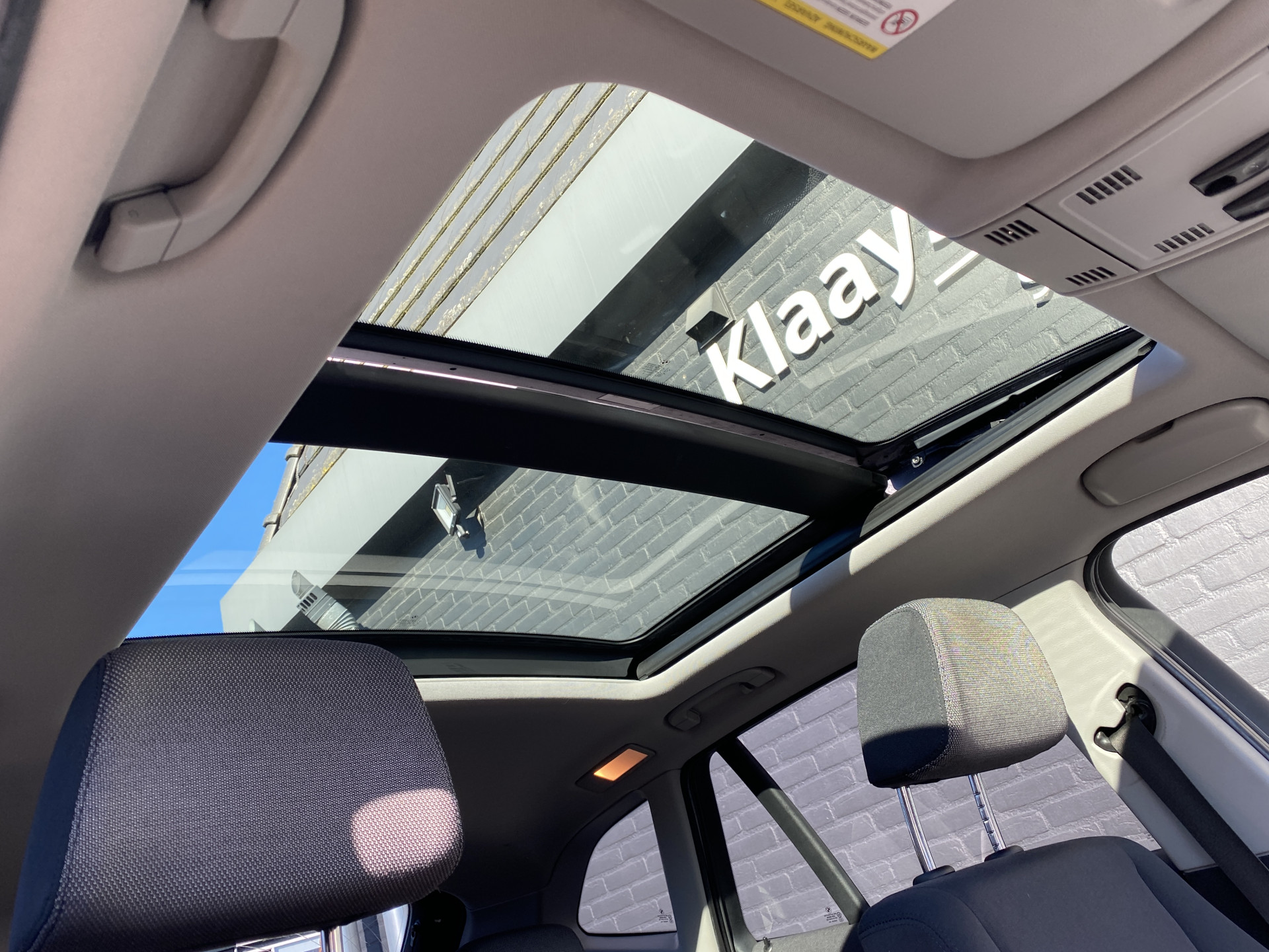 BMW X1 sDrive18i Executive AUT. | navigatie | panoramadak | sportstoelen | xenon verlichting | lichtmetalen velgen 18 inch