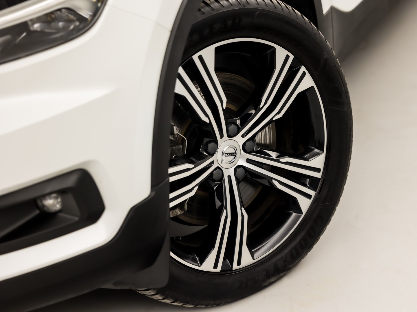 Volvo XC40 1.5 T5 Recharge Inscription Sport 262Pk Automaat (PANORAMADAK, APPLE CARPLAY, MEMORY SEAT, ZWART HEMEL, CAMERA, LEDER, SPORTSTOELEN, ELEK ACHTERKLEP, NIEUWSTAAT)