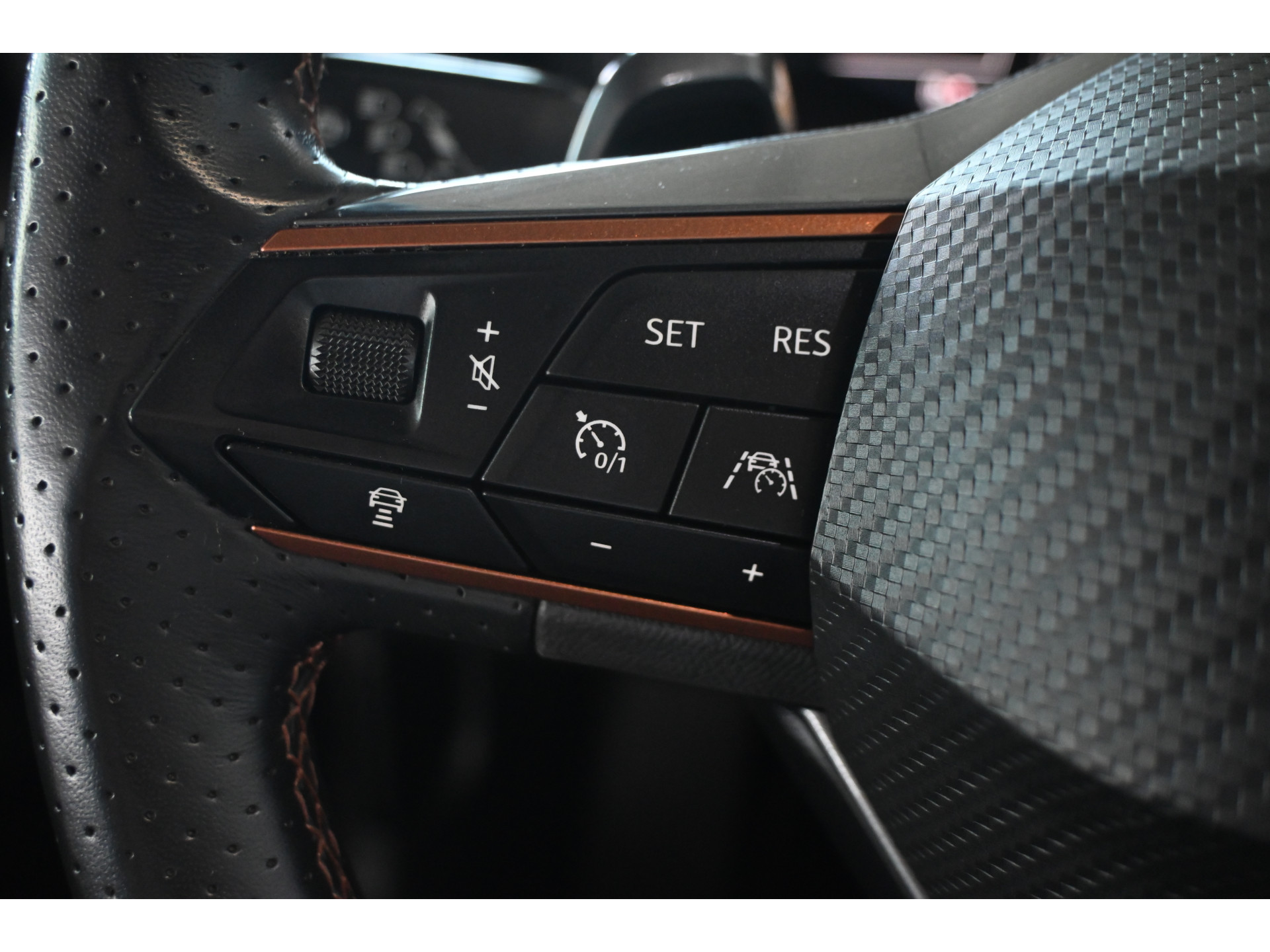 CUPRA Formentor 1.5 TSI Automaat Clima Adaptieve cruise Navigatie Apple carplay Trekhaak PDC Inruil mogelijk