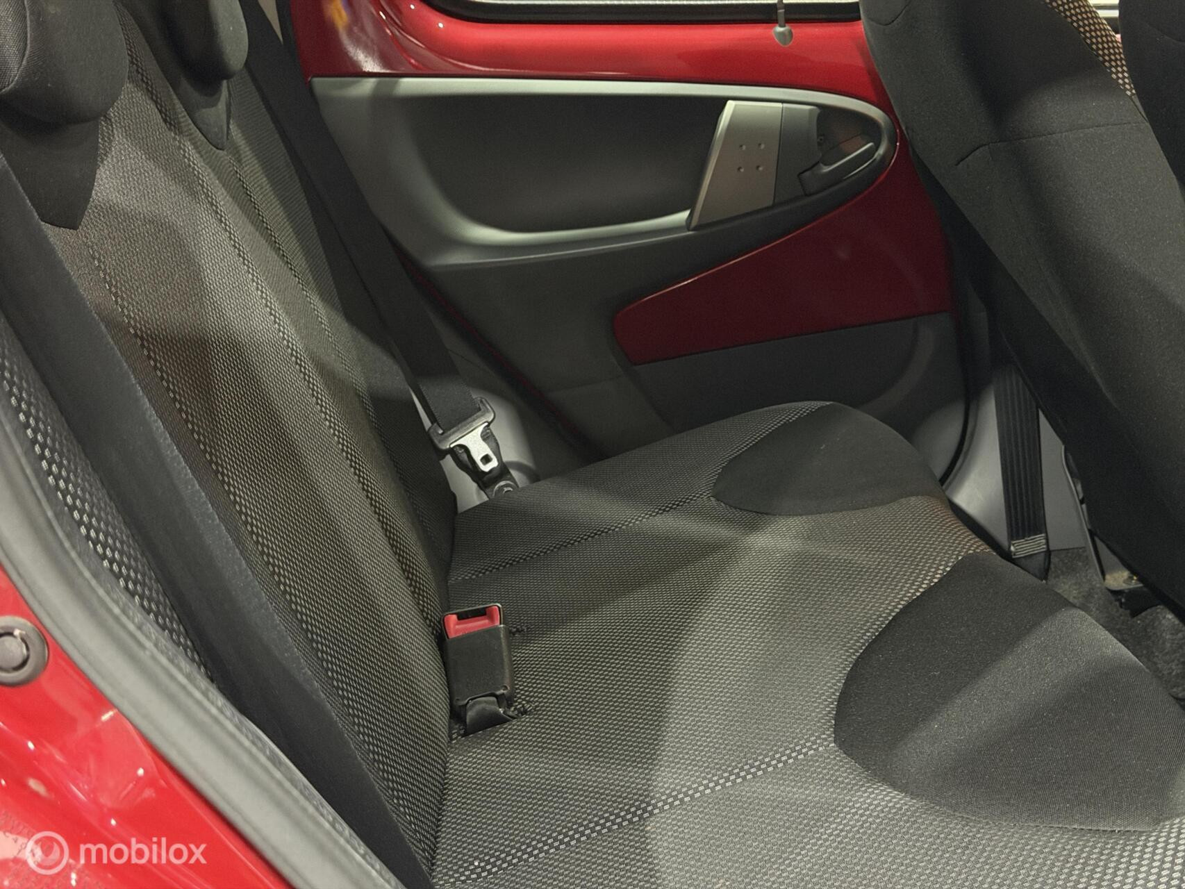 Toyota Aygo 1.0-12v Aspiration Red Navigator|Automaat|NAP|Navi