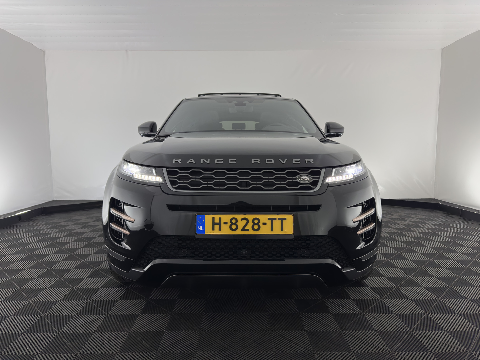 Land Rover Range Rover Evoque 2.0 D150 R-Dynamic *PANO | LEATHER | FULL-LED | NAVI-FULLMAP | CAMERA | KEYLESS | ECC | TOPVIEW | CARPLAY | HEATED-COMFORTSEATS | PDC | CRUISE | PRIVACY-GLASS | 20''ALU*
