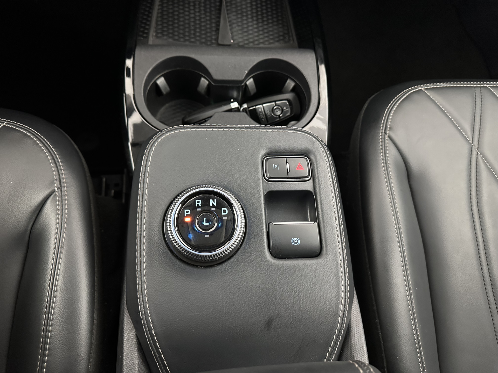 Ford Mustang Mach-E RWD 75 kWh [ 3-Fase-11kW] {SOH-89%} (INCL-BTW) *LEATHER | FULL-LED | DAB | DIGI-COCKPIT | KEYLESS | NAVI-FULLMAP | CARPLAY | HEATED-COMFORTSEATS | TOPVIEW | ADAPTIVE-CRUISE | PRIVACYGLASS | 18'' ALU*