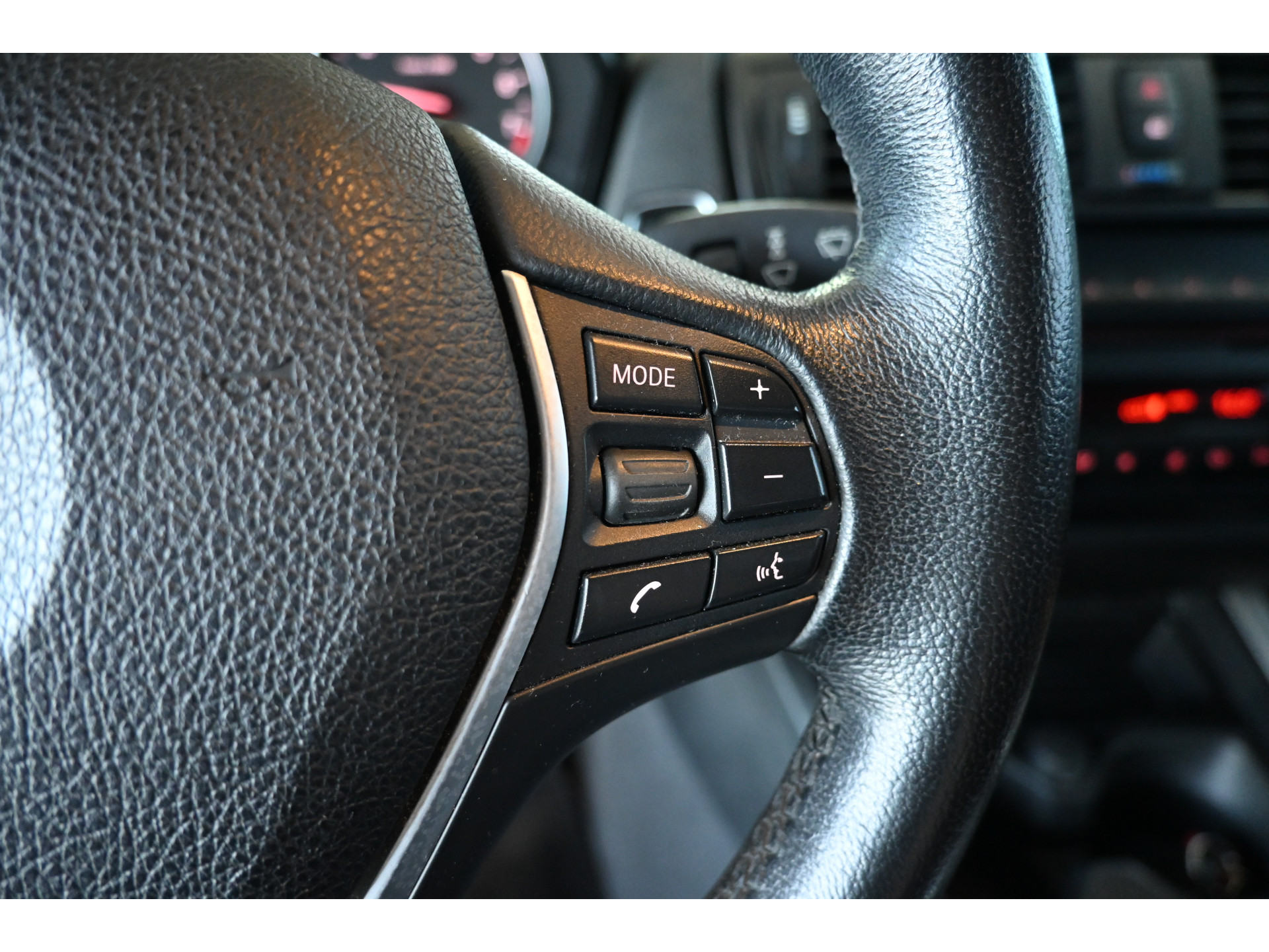 BMW 1-serie 116i Business+ Clima Cruise control Navigatie Xenon Stoelverwarming Inruil Mogelijk!