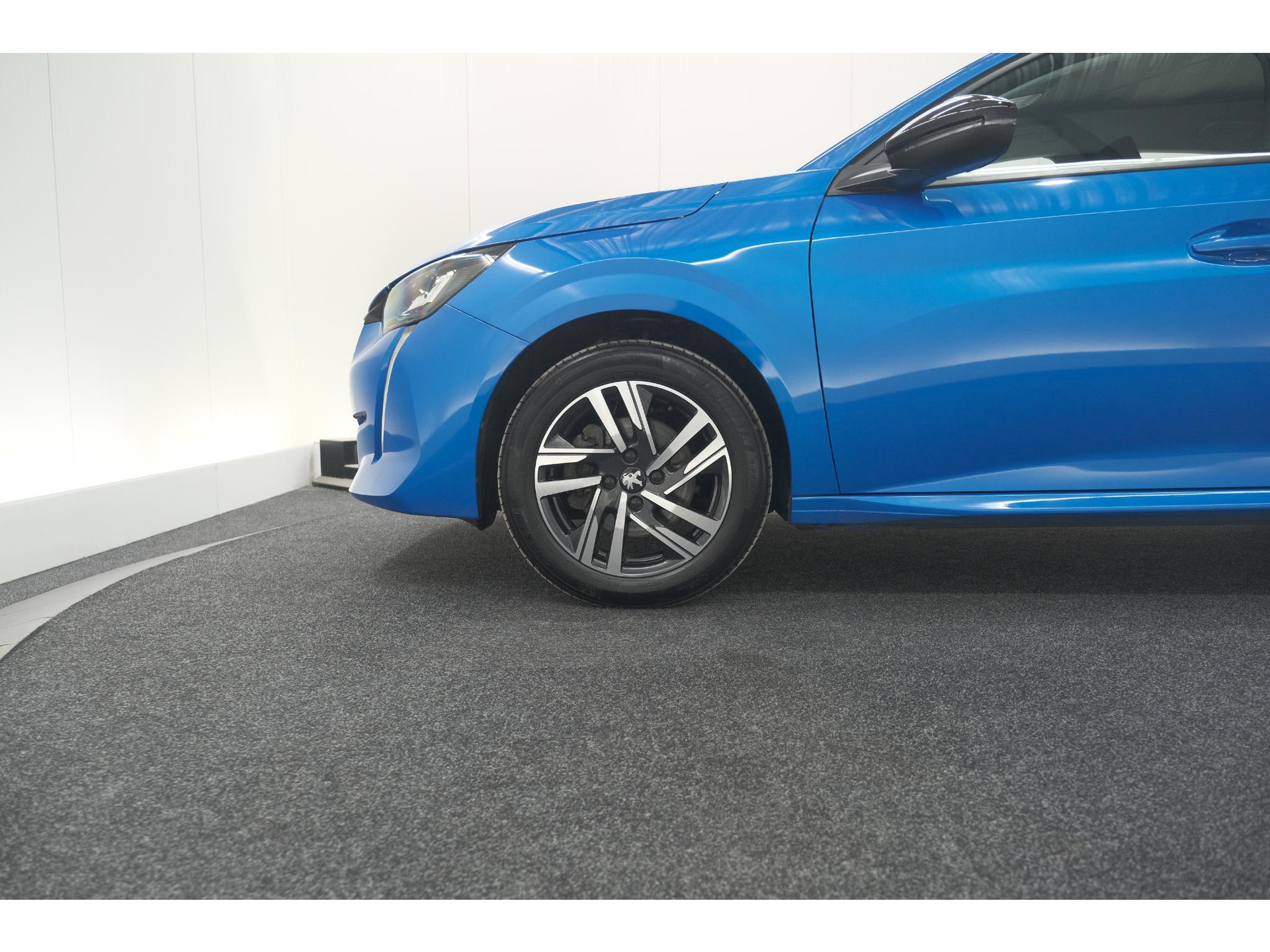 Peugeot 208 PureTech 100 Allure | Stoelverwarming | Adaptieve Cruise Control | Camera | Apple Carplay