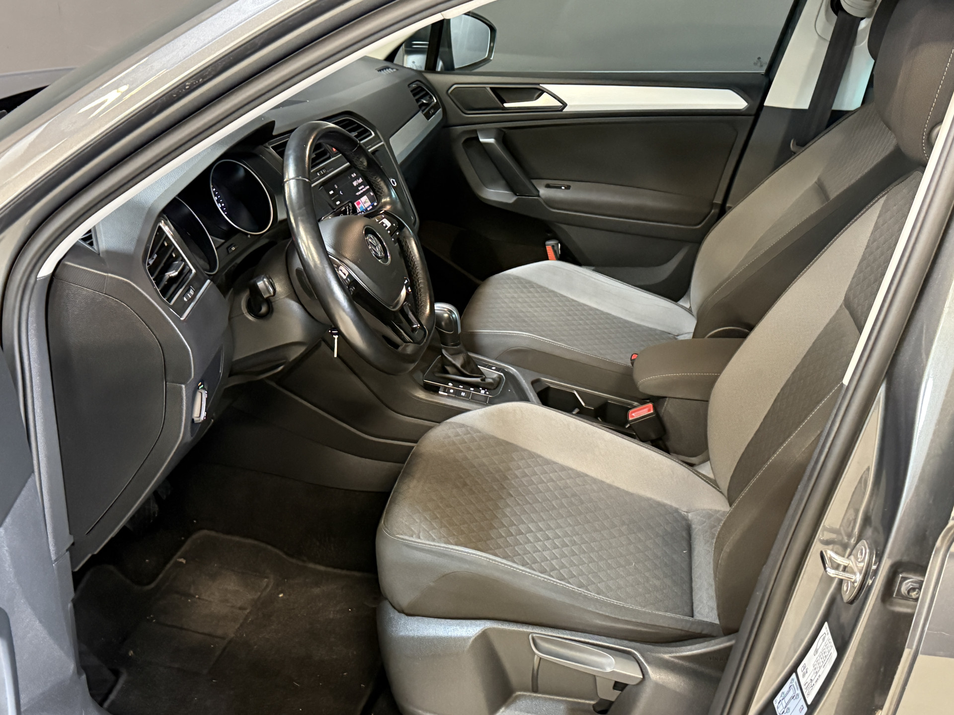 Volkswagen Tiguan 1.5 TSI ACT Comfortline | Apple Carplay | ACC | Trekaak | Draadloze lader