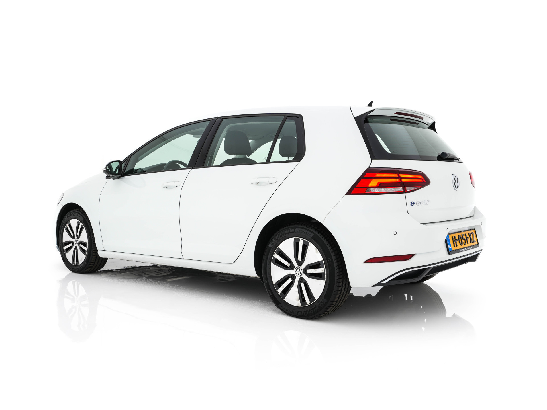 Volkswagen e-Golf (SOH-86%) Aut. *HEAT-PUMP | LEATHER | FULL-LED | NAVI-FULLMAP | CAMERA | HEATED-SPORTSEATS | ECC | CCS-FASTLOADER | PDC | CARPLAY | CRUISE | 16''ALU*