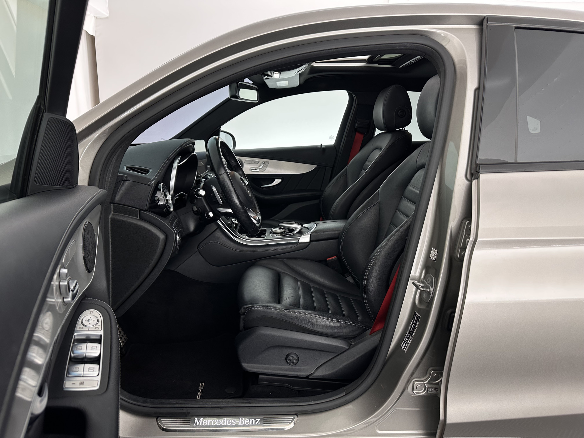 Mercedes-Benz GLC-klasse Coupé 250 d 4MATIC AMG Sport Edition (INCL-BTW) *PANO | LEATHER | FULL-LED | MEMORY-PACK | TOPVIEW | HEATED-SPORTSEATS | NAVI-FULLMAP | PRIVACYGLASS | SHIFTPADDLES | ECC | PDC | CRUISE | 19''ALU*