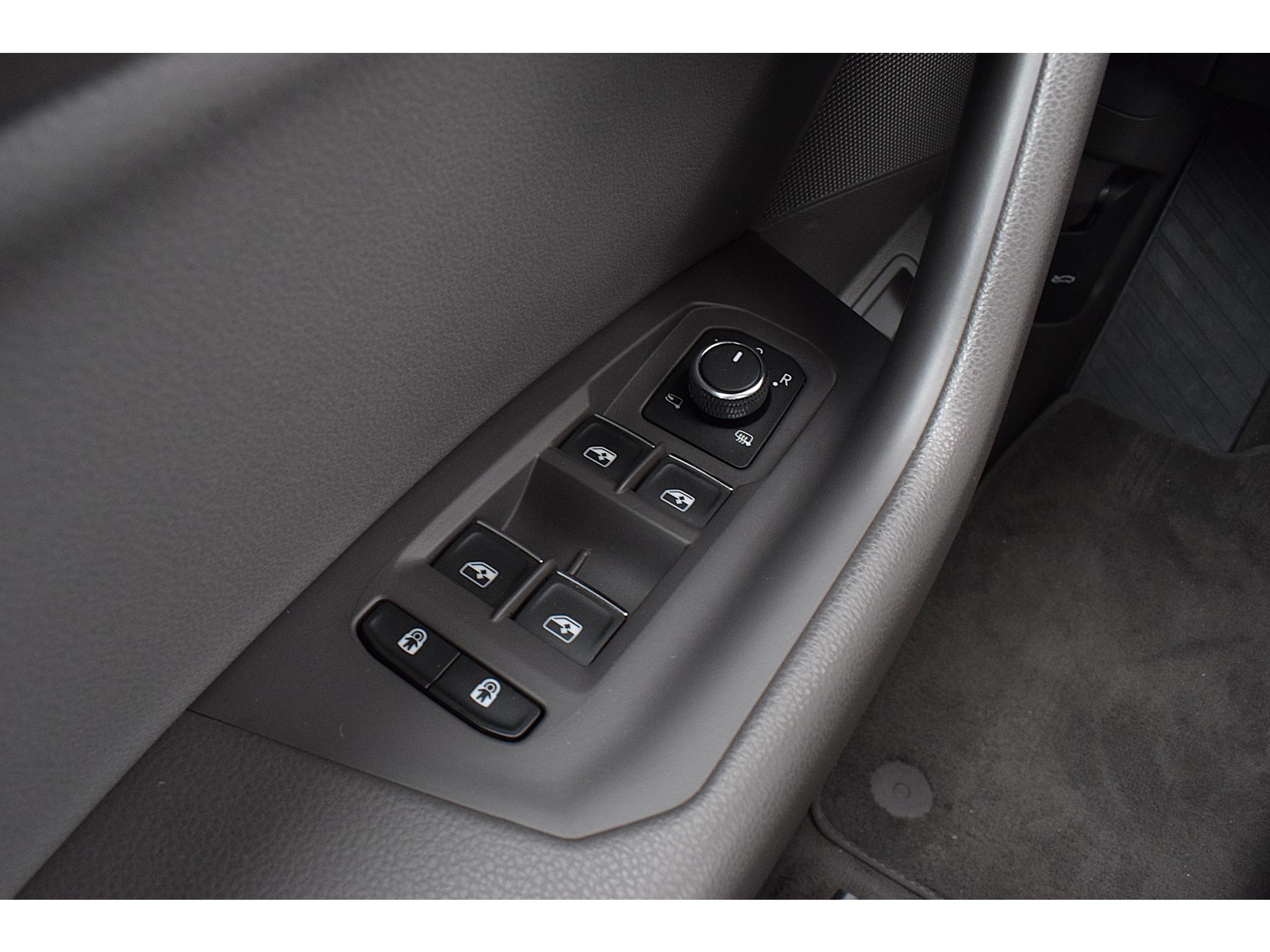 Volkswagen Touareg 3.0 TSi eHybrid 4MOTION | Trekhaak | Luchtvering | Pano | Leer | Memory | SOH 97,6%