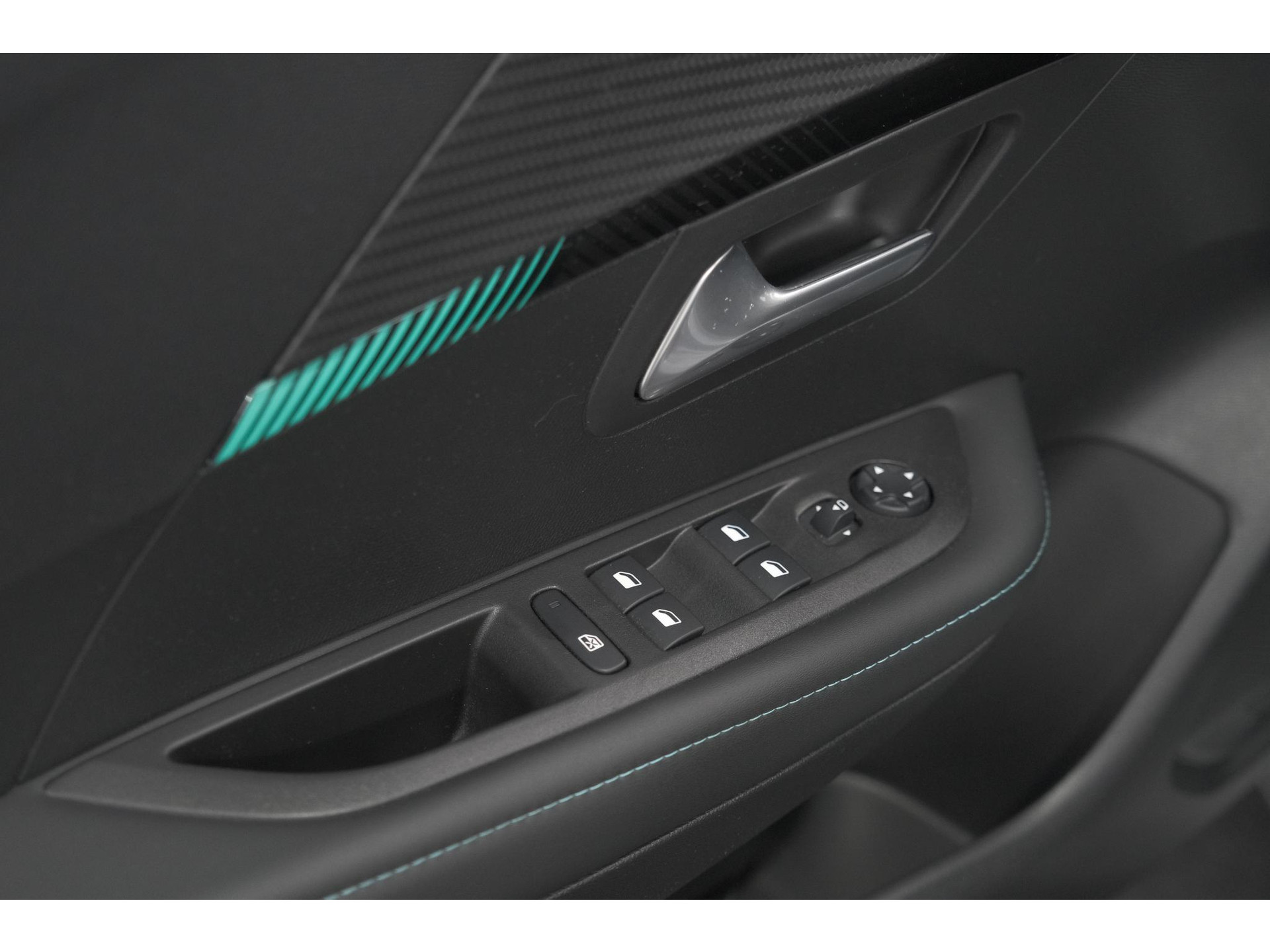 Peugeot 208 PureTech 100 EAT8 Allure | Adaptieve Cruise control |  Camera | Parkeersensoren voor + achter | Navigatie | Apple Carplay
