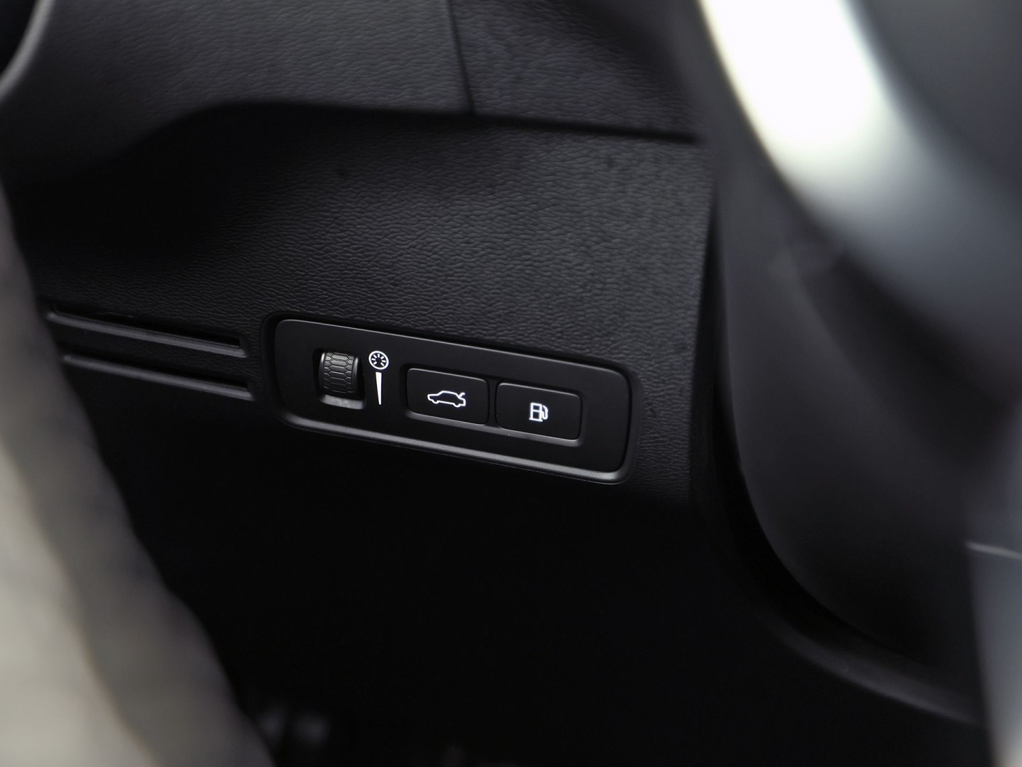 Volvo XC40 1.5 T5 Twin Engine R-Design 252Pk Automaat (PANORAMADAK, GROOT NAVI, CAMERA, HARMAN/KARDON, SPORTSTOELEN, LEDER/ALCANTARA, ELEK ACHTERKLEP, NIEUWE APK,  NIEUWSTAAT)