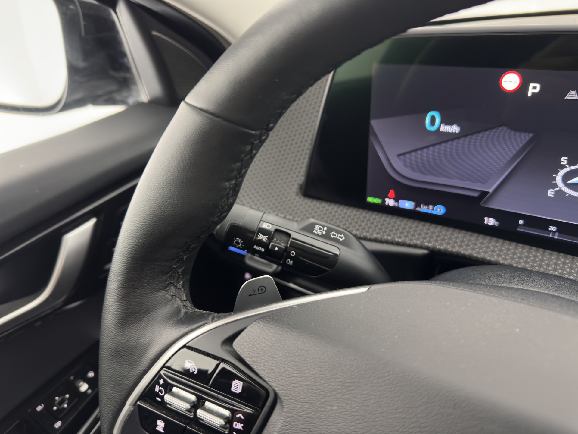 Kia EV6 Plus 77.4 kWh [ 3-Fase ] SOH100% (INCL-BTW) Aut. *LEATHER | ADAPTIVE-CRUISE | DIGI-COCKPIT | MERIDIAN-AUDIO | MEMORY-PACK | FULL-LED | KEYLESS | CAMERA | DAB | BLIND-SPOT | NAVI-FULLMAP | PRIVACY-GLASS | AMBIENT-LIGH