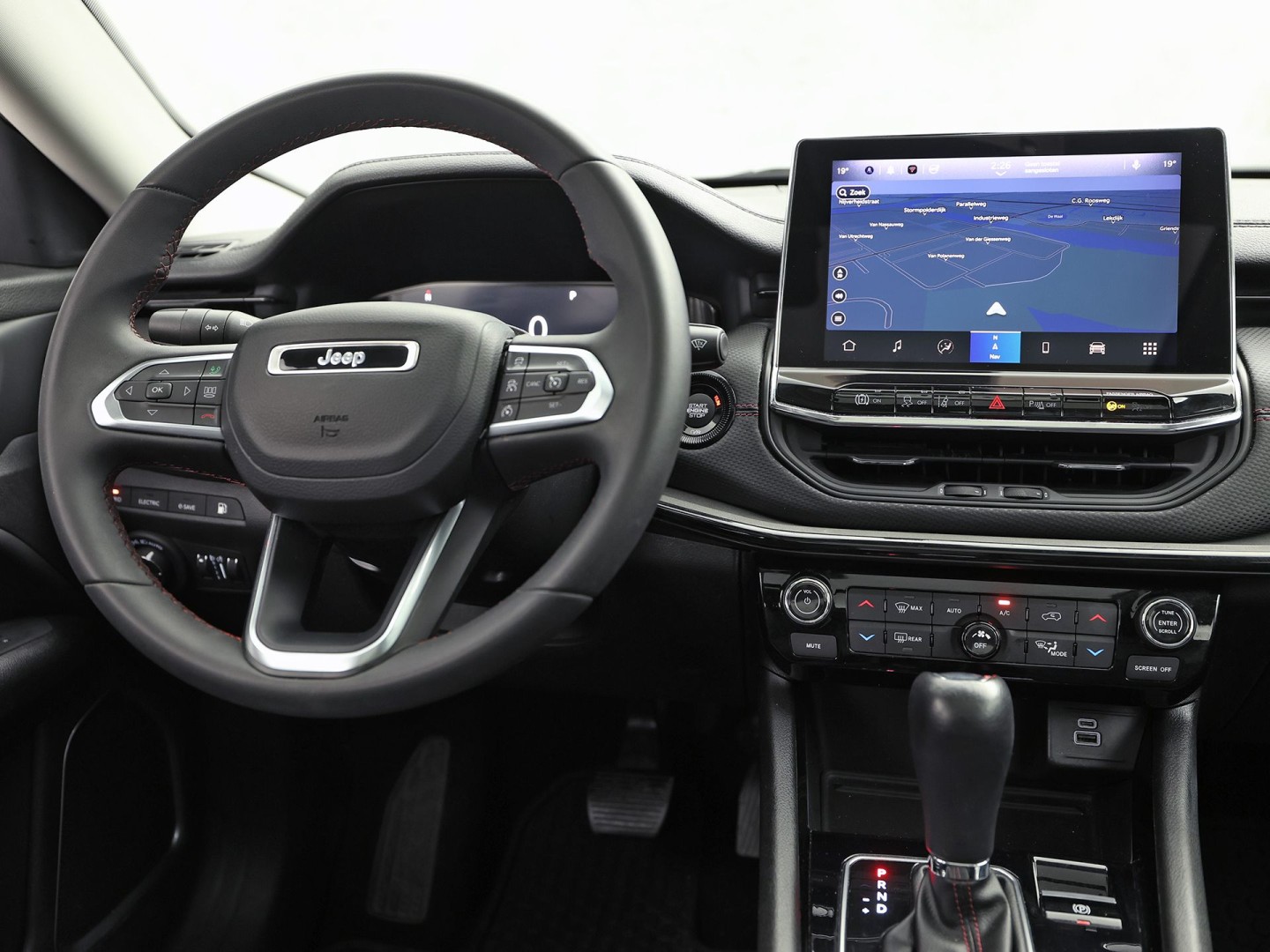 Jeep Compass 4xe 240 Plug-in Hybrid Electric Trailhawk 240Pk Automaat (PANORAMADAK, VIRTUAL COCKPIT, APPLE CARPLAY, GROOT NAVI, CAMERA, SPORTSTOELEN, GETINT GLAS, ADAPTIVE CRUISE, NIEUWSTAAT)
