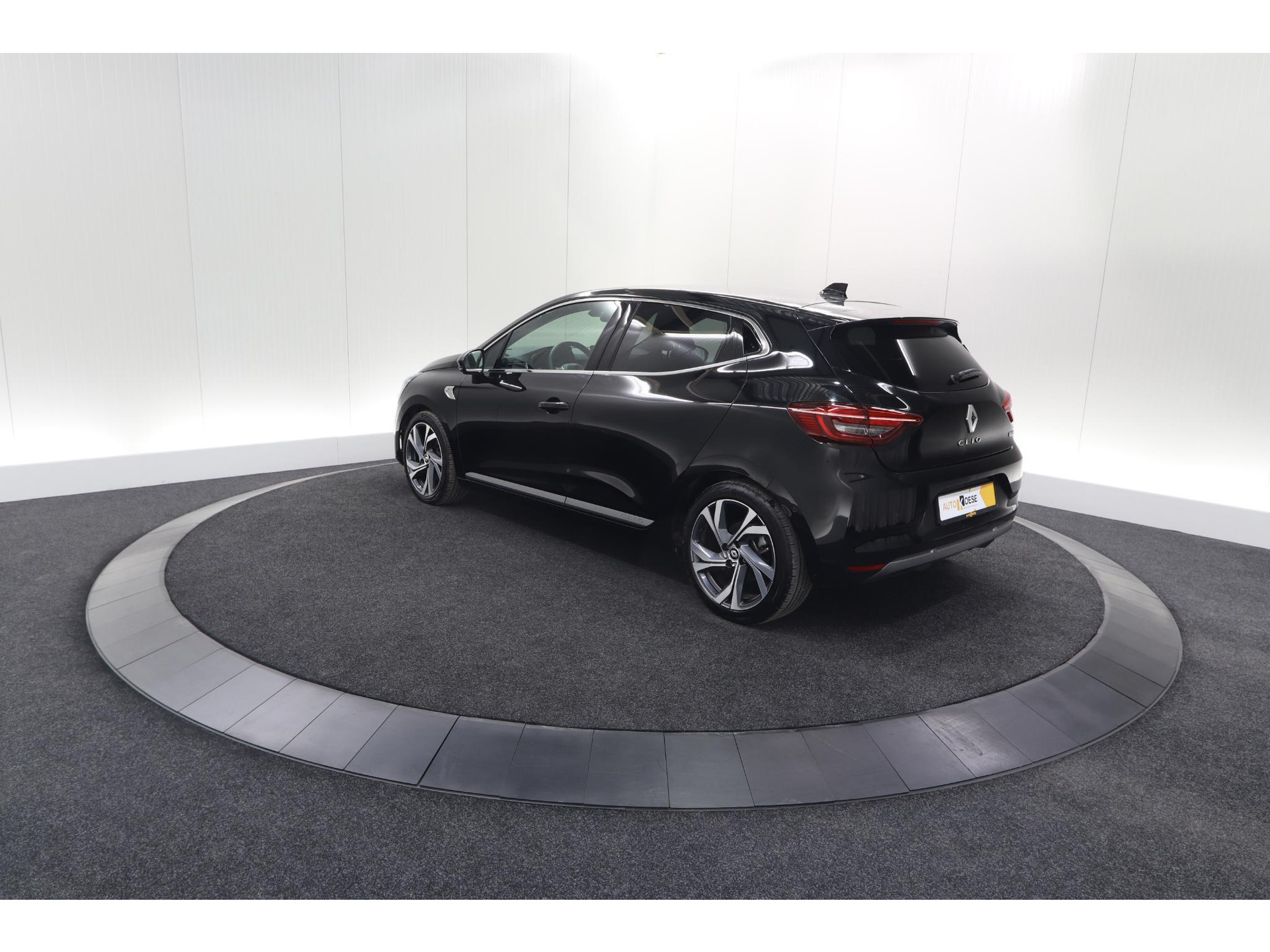 Renault Clio 1.6 E-Tech Hybrid 140 R.S. Line | 360 Camera | Apple Carplay | 9.3 Inch Groot Scherm | Sportstoelen