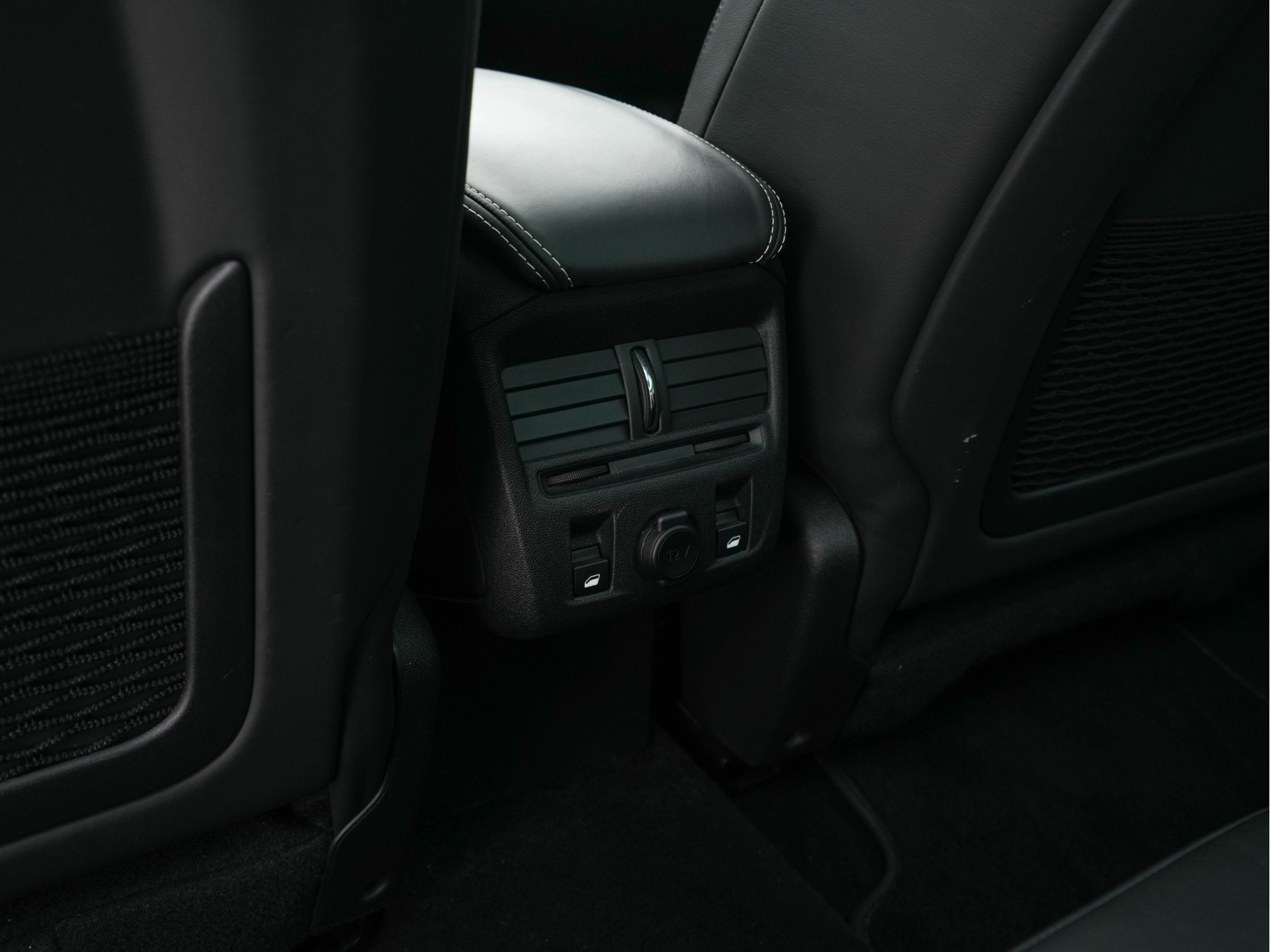 Citroën DS5 2.0 Hybrid4 Business Executive Aut. *PANO | TWO-TONE-LEATHER | MEMORY-PACK | NAVI-FULLMAP | XENON | KEYLESS | CAMERA | HEAD-UP | MASSAGE-SEAT | CRUISE | SPORT-SEATS | 17"ALU*