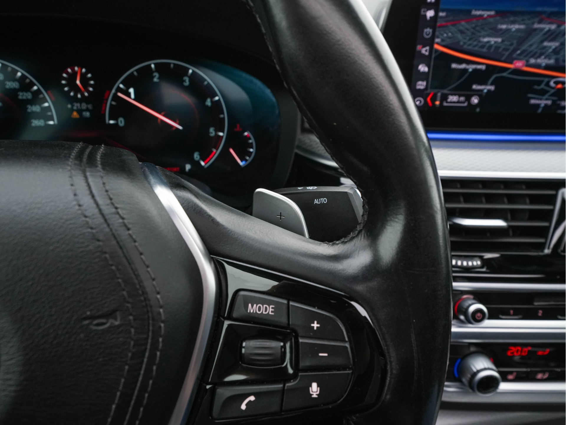 BMW 5-serie 520d xDrive M-Sport-Pack High Executive (INCL-BTW) Aut. *PANO | LUXURY-LEATHER | FULL-LED | HEAD-UP | DIGI-COCKPIT | NAVI-FULLMAP | TOP-VIEW | MEMORY-PACK | ECC | AMBIENT-LIGHT | PDC | CRUISE | SHIFT-PADDLES | TOWBAR  | 20''ALU*