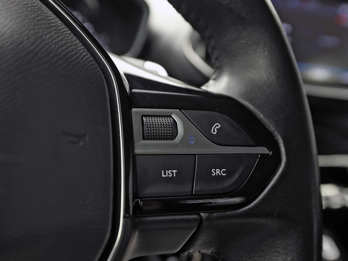 Peugeot 208 1.2 PureTech Sport Automaat (APPLE CARPLAY, KEYLESS, PARKEERSENSOREN, SPORTSTOELEN, CRUISE, LANE ASSIST, NIEUWE APK, NIEUWSTAAT)