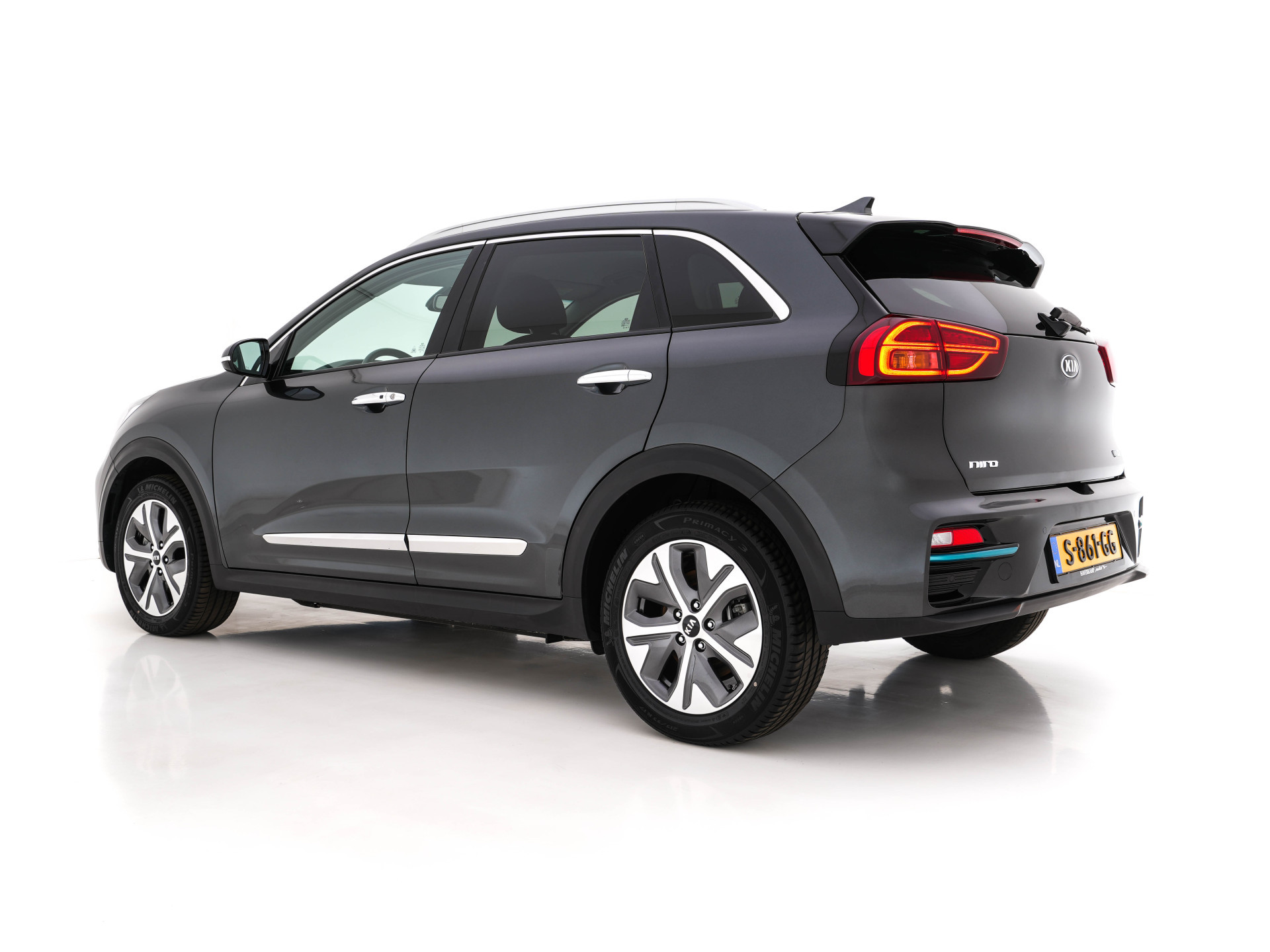 Kia e-Niro DynamicPlusLine 64 kWh [ 3-Fase ] { SOH-99% } (INCL-BTW) Aut. *FULL-LEATHER | NAVI-FULLMAP | DAB | ADAPT.CRUISE | BLINDSPOT | CAMERA | HEATED/COOLED-COMFORTSEATS | KEYLESS | JBL-SOUND | MEMORY-PACK | DIGI-COCKPIT | SHIFT-PADDLES | ...