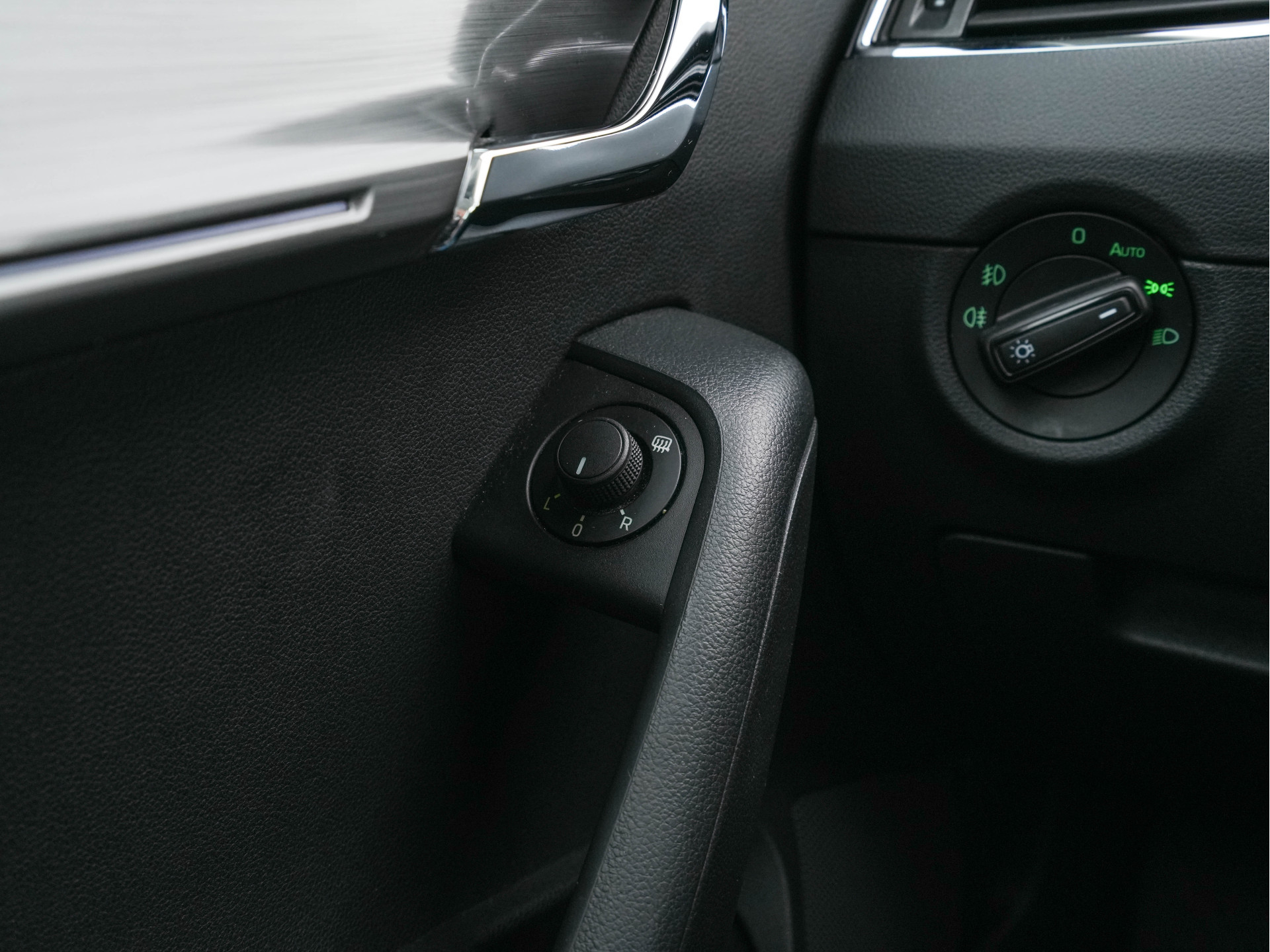 ŠKODA Octavia 1.0 TSI Greentech Style Business (INCL-BTW) Aut. *LEATHER-ALCANTARA | NAVI-FULLMAP | FULL-LED | CANTON-AUDIO | KEYLESS | DAB | HEATED-COMFORTSEATS | ECC | PARKPILOT | SHIFT-PADDLES | CRUISE | PRIVACY-GLASS | 18"ALU*