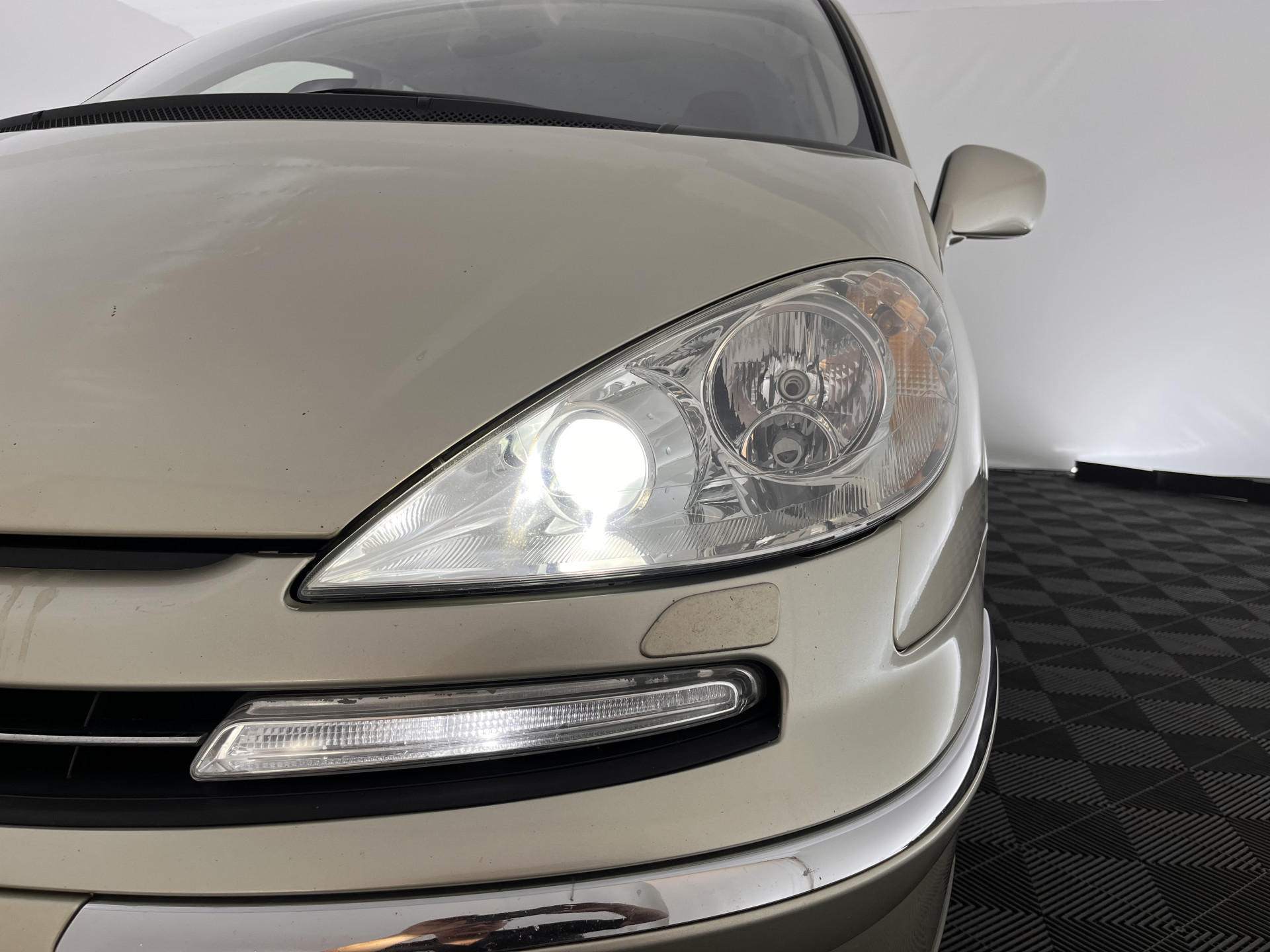 Peugeot 807 2.0 HDiF ST [ 7-Pers. ] Aut. *NAVI-FULLMAP | XENON | VELOURS-COMFORT-SEATS | HEATED-SEATS | ECC | PDC | CRUISE | TOWBAR | 16''ALU*