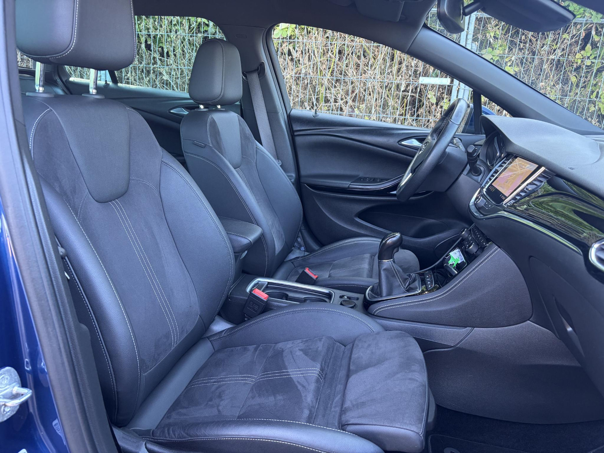 Opel Astra Sports Tourer 1.2 Ultimate ✓146pk✓2e Eigenaar✓Trekhaak✓Camera✓Carplay✓Navi✓Alcantara-Leder✓17''Lmv✓Stoelverw-Stuurverw✓Net beurt gehad✓Dodehoek✓Rijstrooksensor✓Pdc V+A✓6 Bak✓N.A.P✓Bj 11-2020✓Apk tot 08-2028