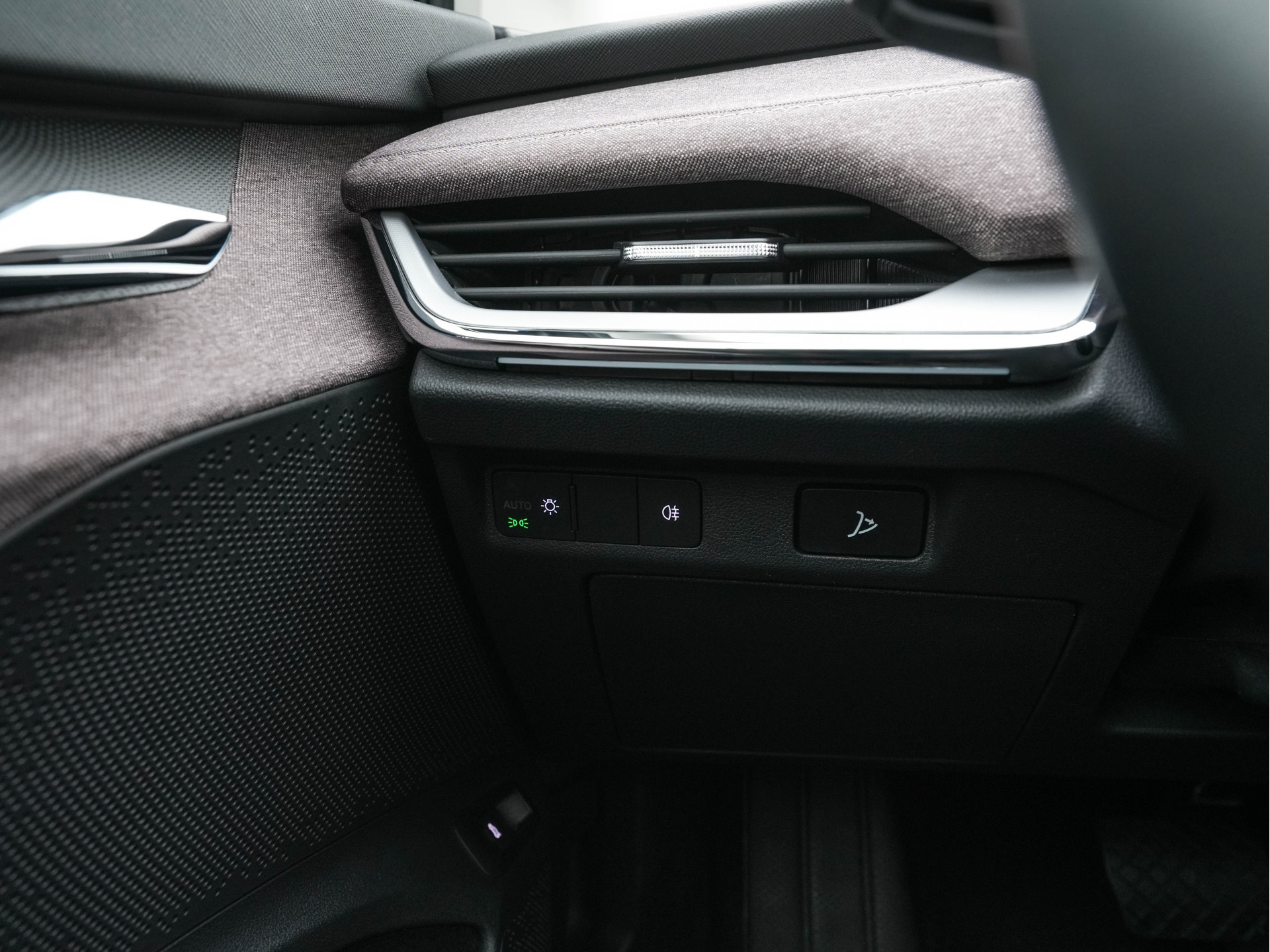 ŠKODA Enyaq iV 60 [ 3-Fase ] {SOH-87%} (INCL-BTW) *PANO | FULL-LED | DIGI-COCKPIT | CAMERA | KEYLESS | NAVI-FULLMAP | PRIVACY-GLASS | AMBIENT-LIGHT | ECC | COMFORT-SEATS | DAB + | PDC | CRUISE | CARPLAY | TOWBAR | 19 "ALU*