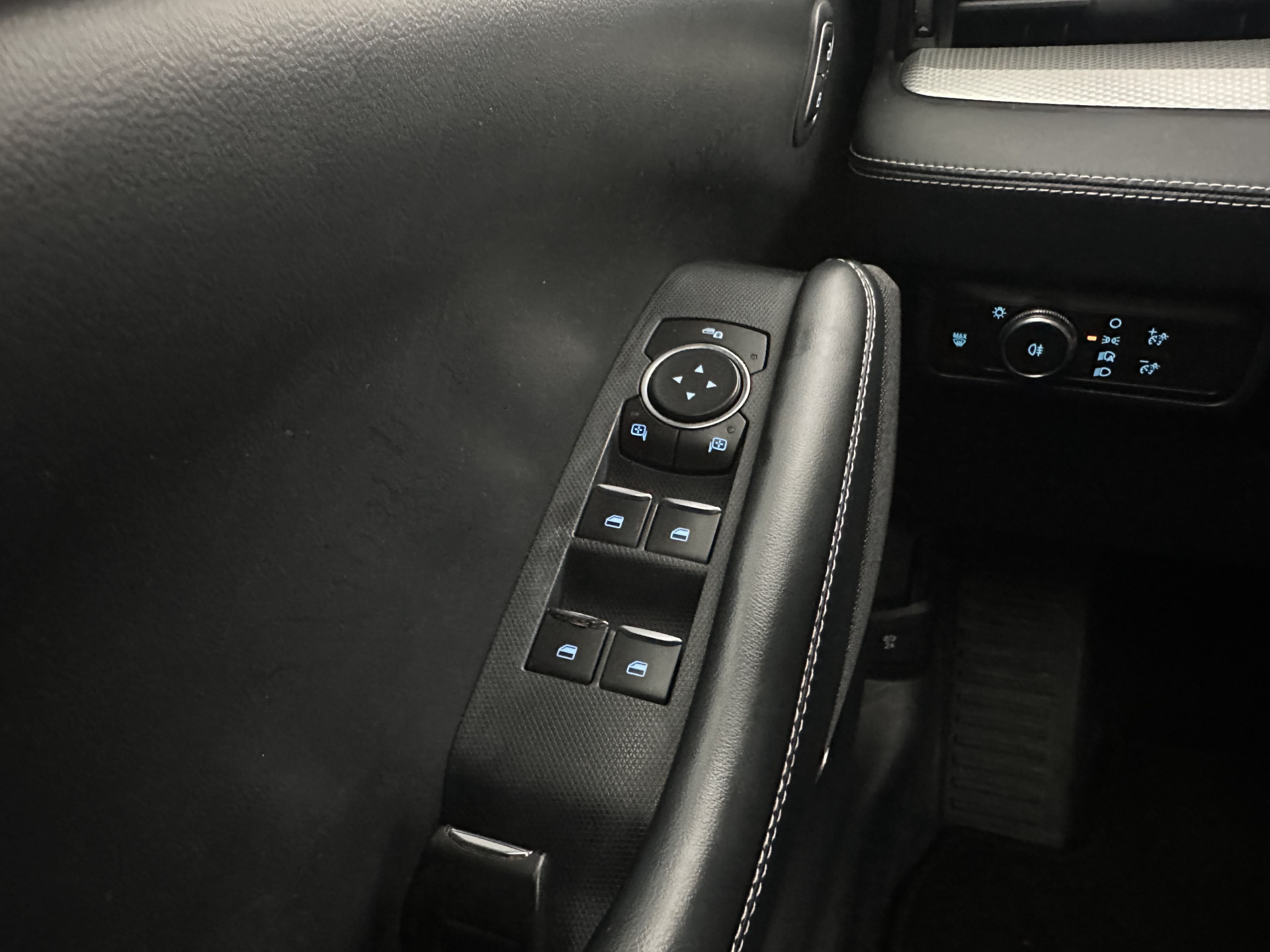 Ford Mustang Mach-E RWD 75 kWh [3-Fase ] {SOH-90%} (INCL-BTW) Aut.*LEATHER | FULL-LED | DAB | DIGI-COCKPIT | KEYLESS | NAVI-FULLMAP | CARPLAY | HEATED-COMFORTSEATS | TOPVIEW |  ADAPTIVE-CRUISE | PRIVACY-GLASS | 18'' ALU*